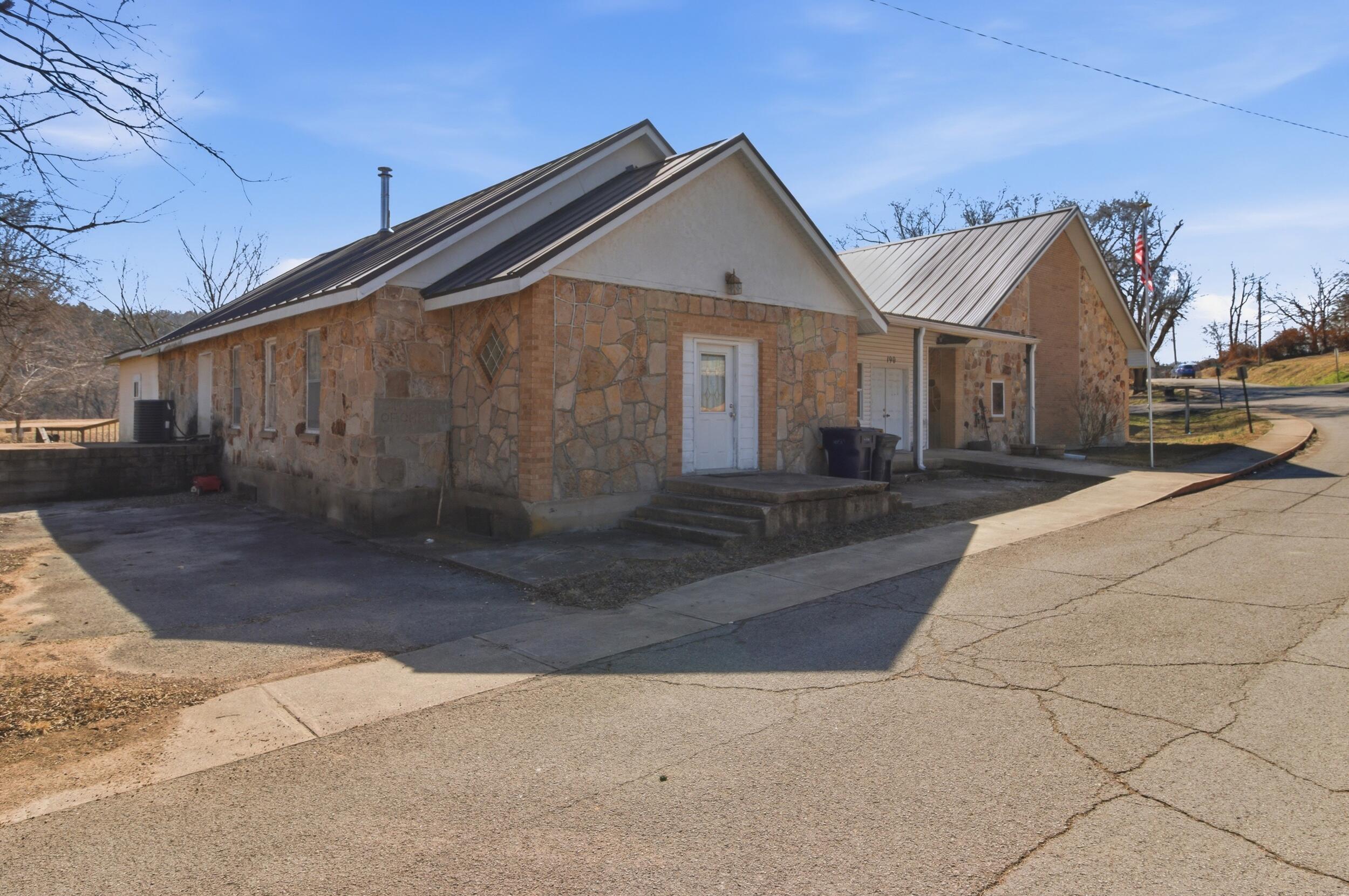 190 West Main Street Property Photo 29