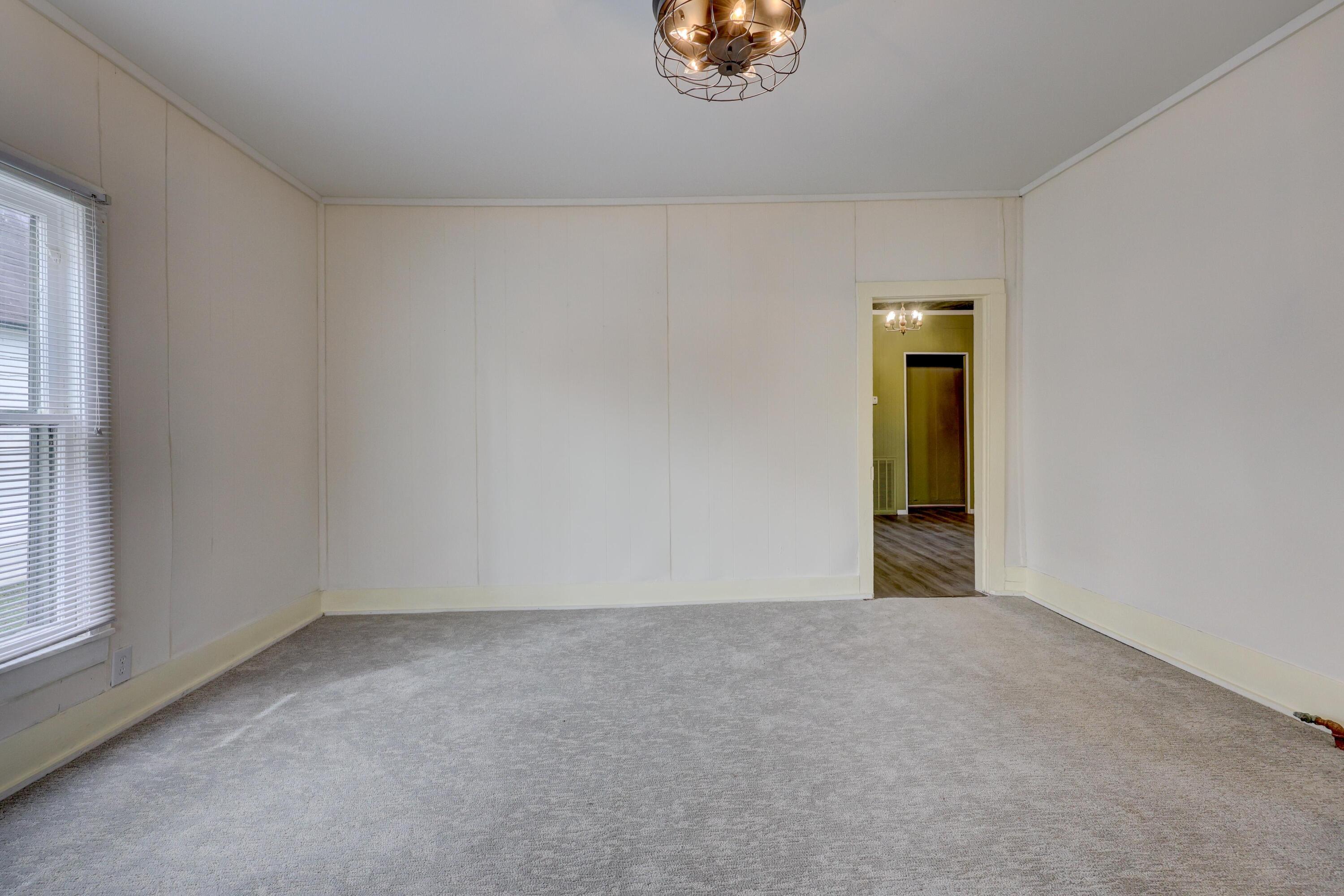 1020 Seneca Avenue Property Photo 7