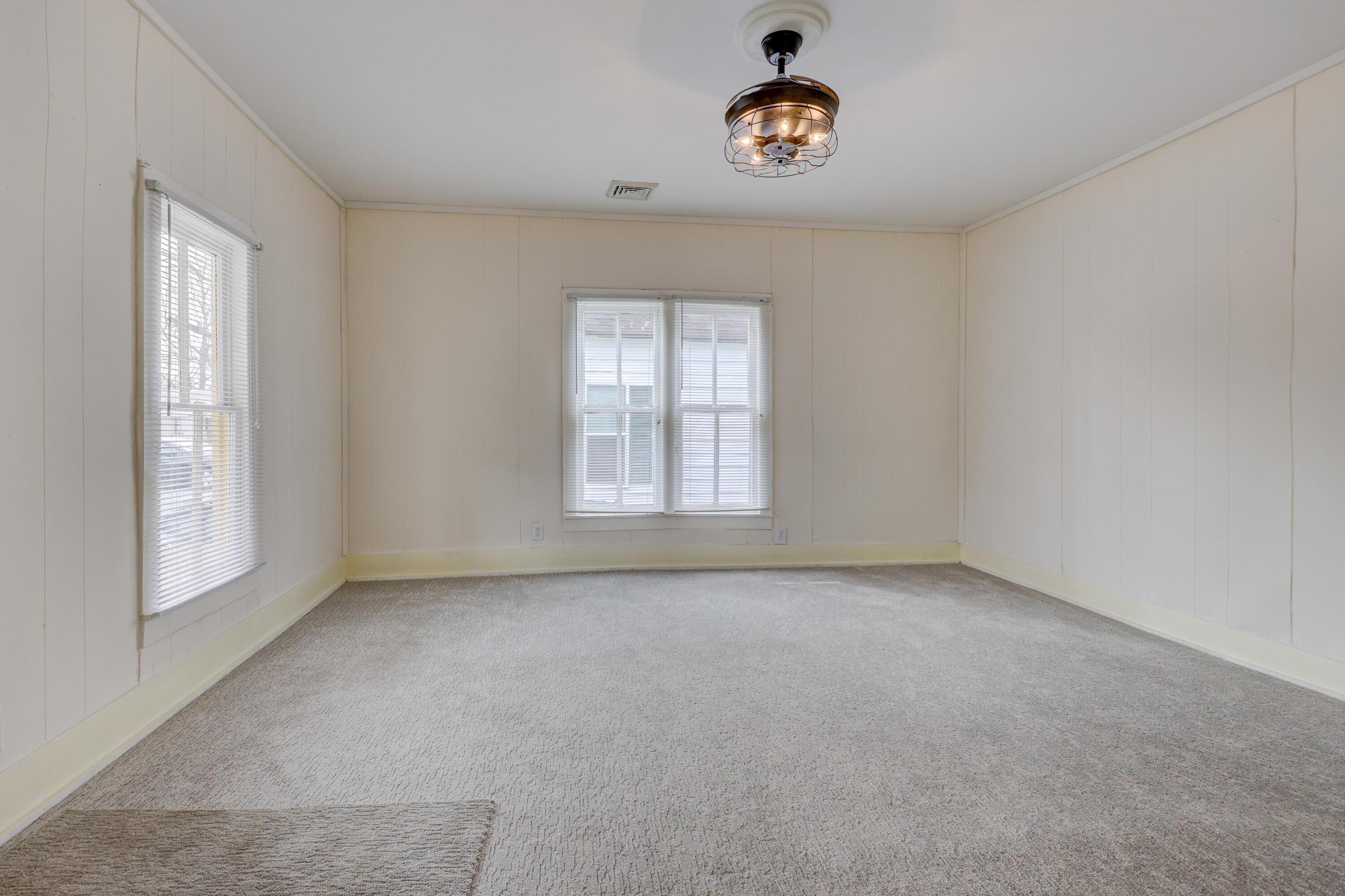 1020 Seneca Avenue Property Photo 9