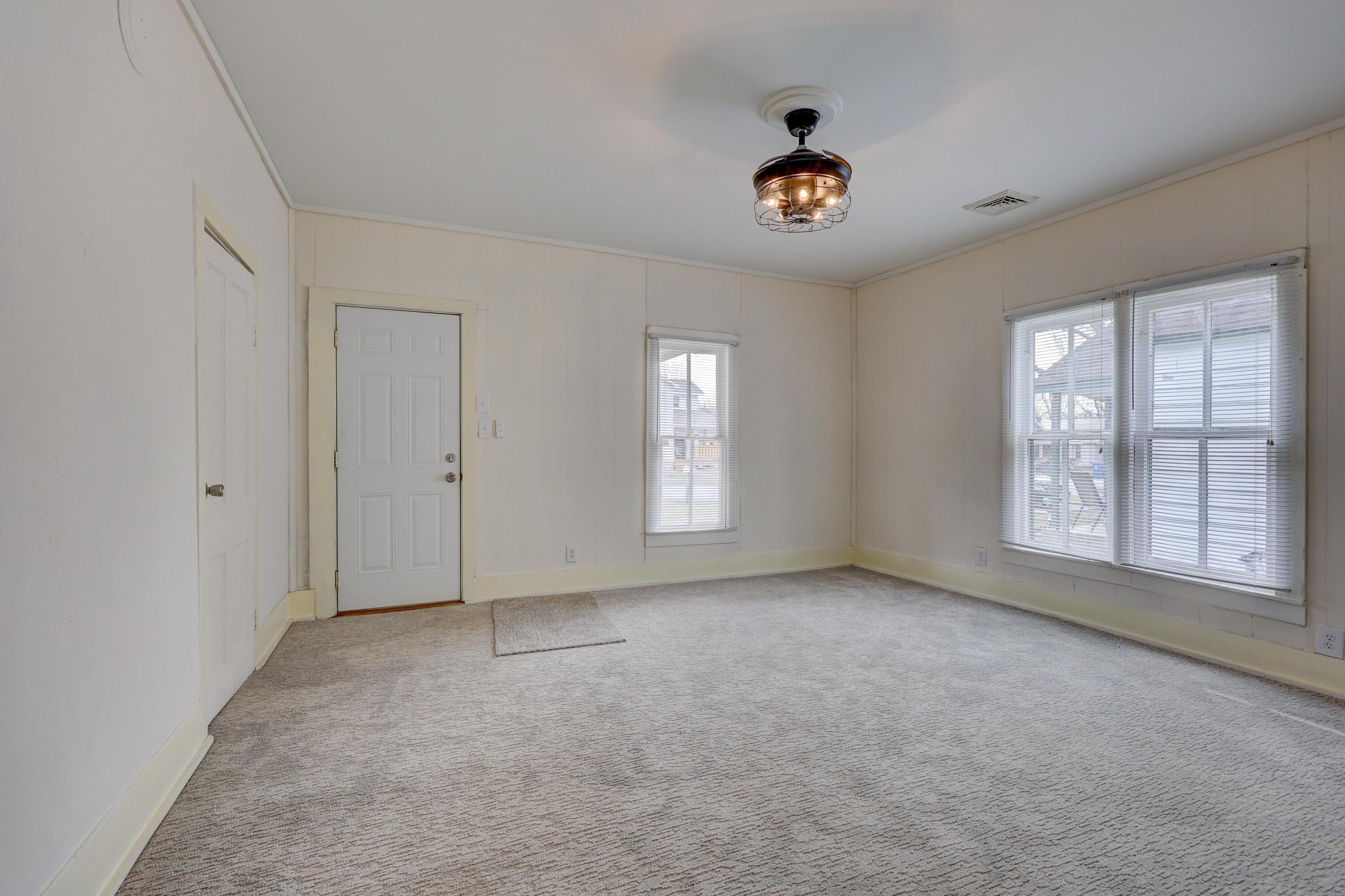1020 Seneca Avenue Property Photo 10
