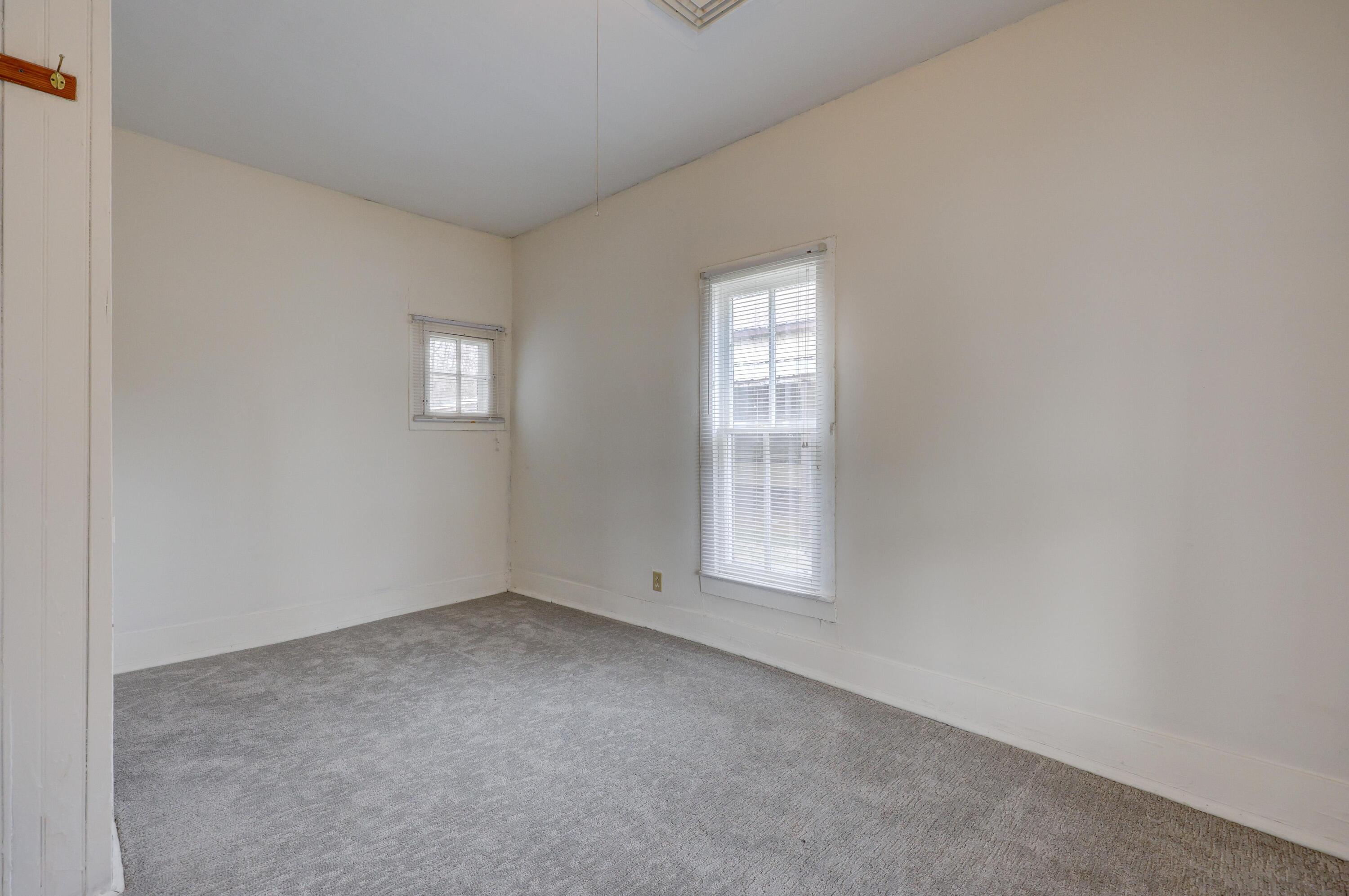 1020 Seneca Avenue Property Photo 12