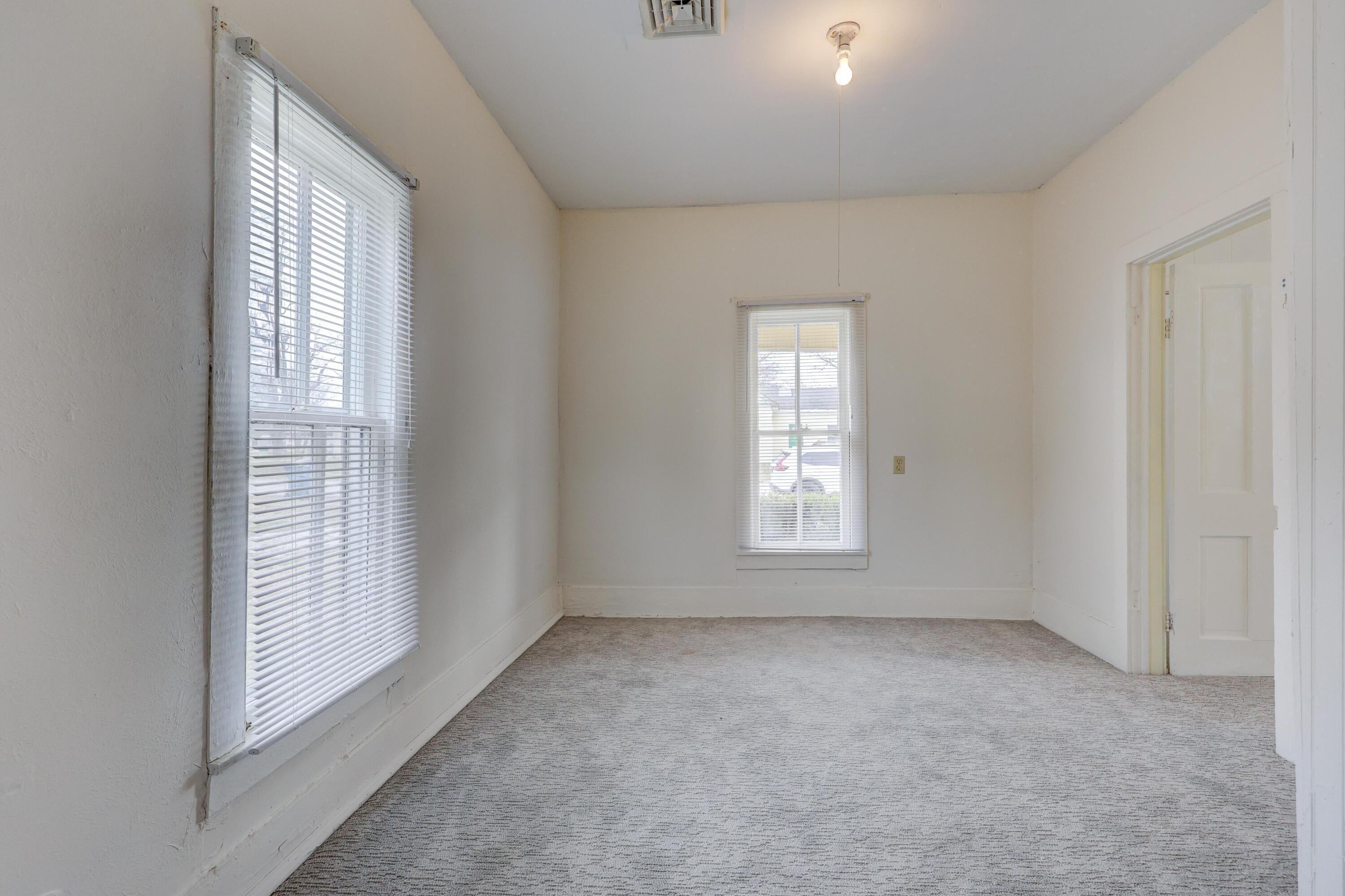 1020 Seneca Avenue Property Photo 14
