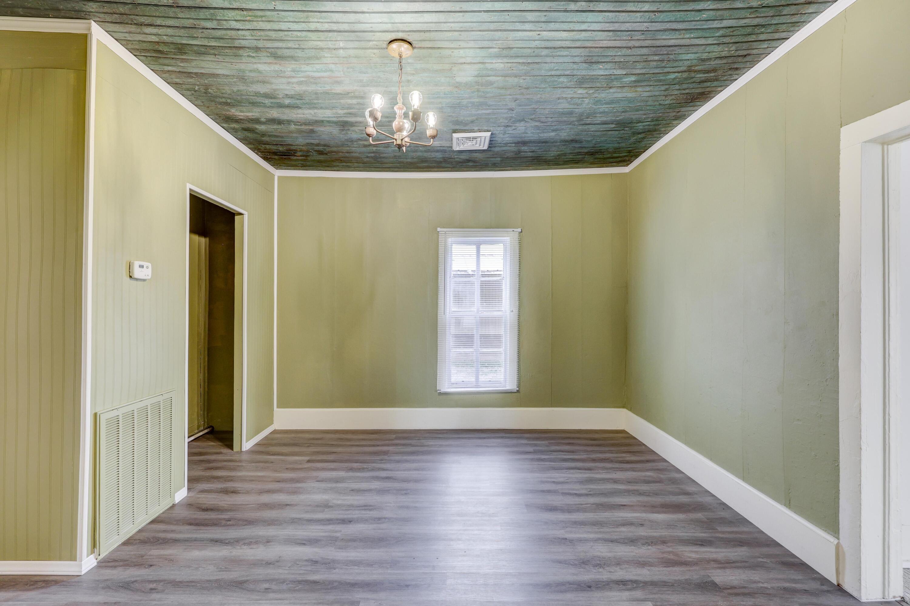 1020 Seneca Avenue Property Photo 16