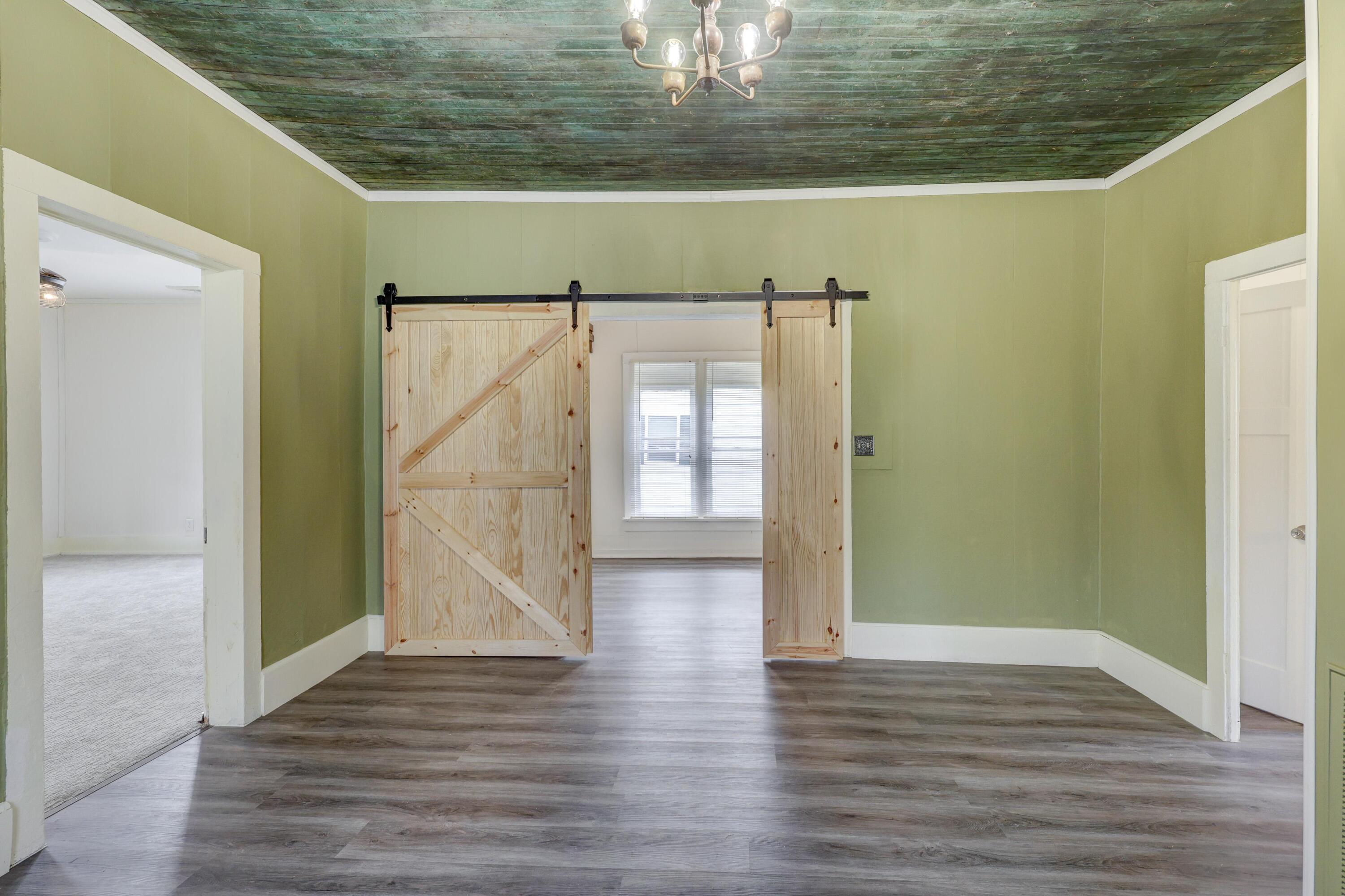 1020 Seneca Avenue Property Photo 18