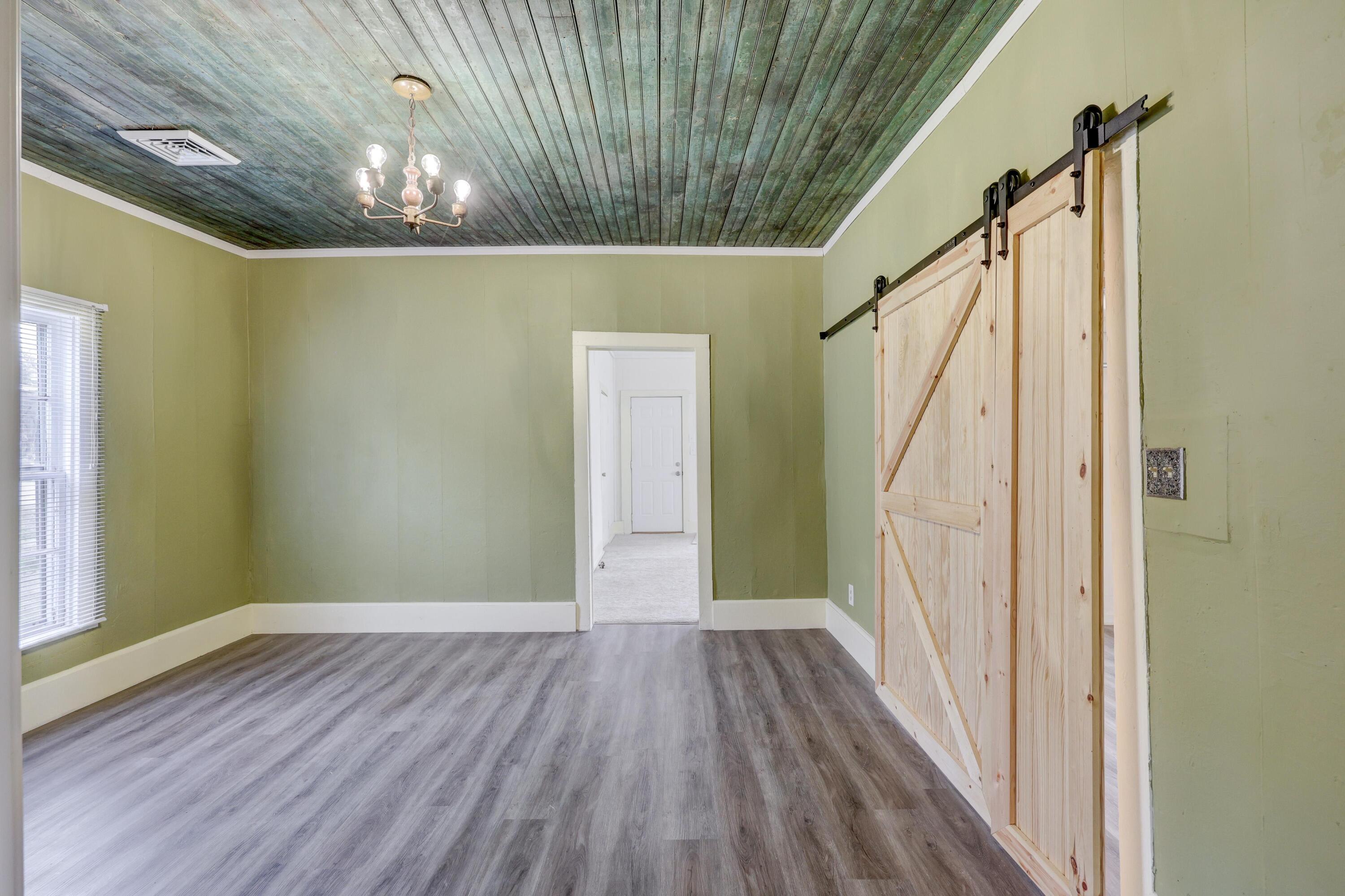 1020 Seneca Avenue Property Photo 19