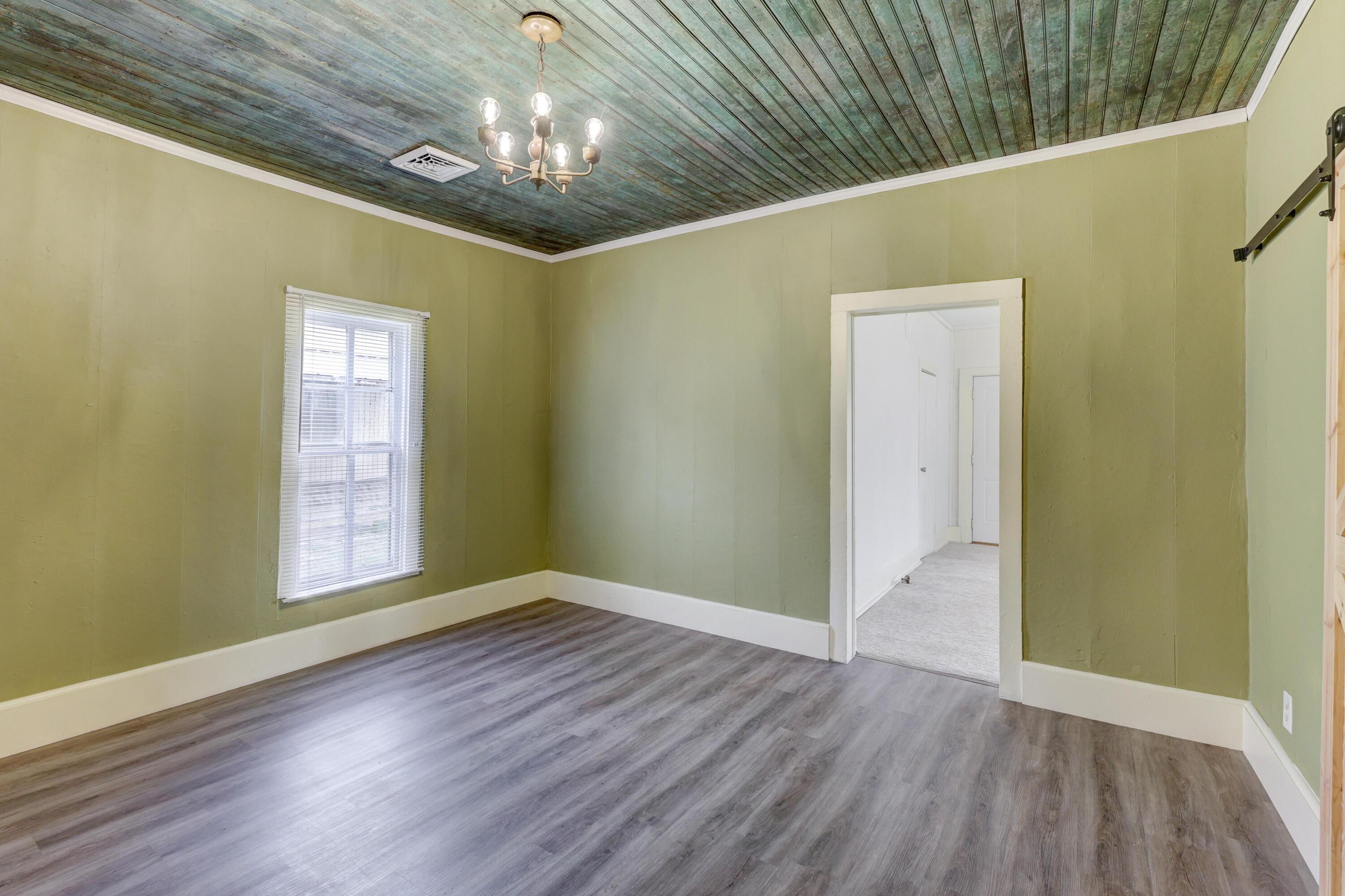 1020 Seneca Avenue Property Photo 20