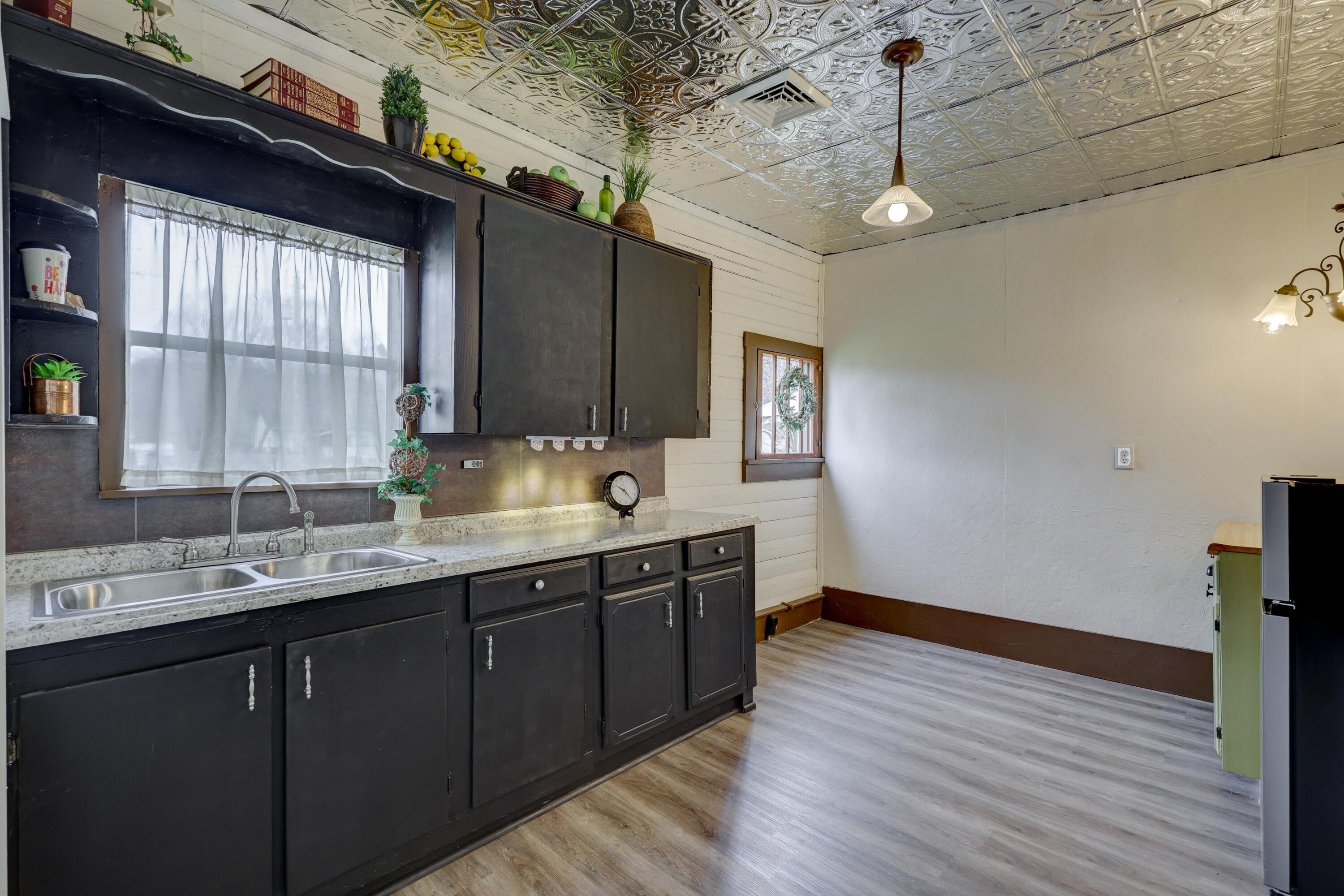 1020 Seneca Avenue Property Photo 27
