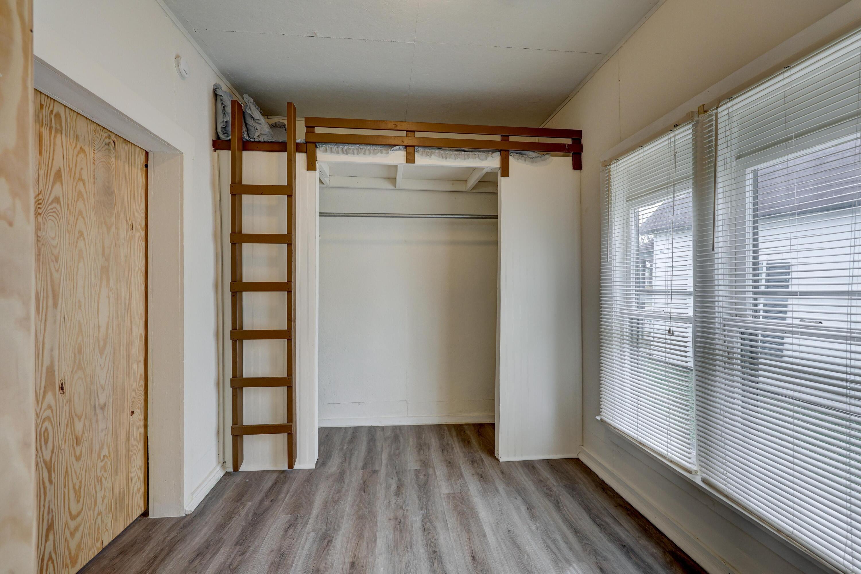 1020 Seneca Avenue Property Photo 35