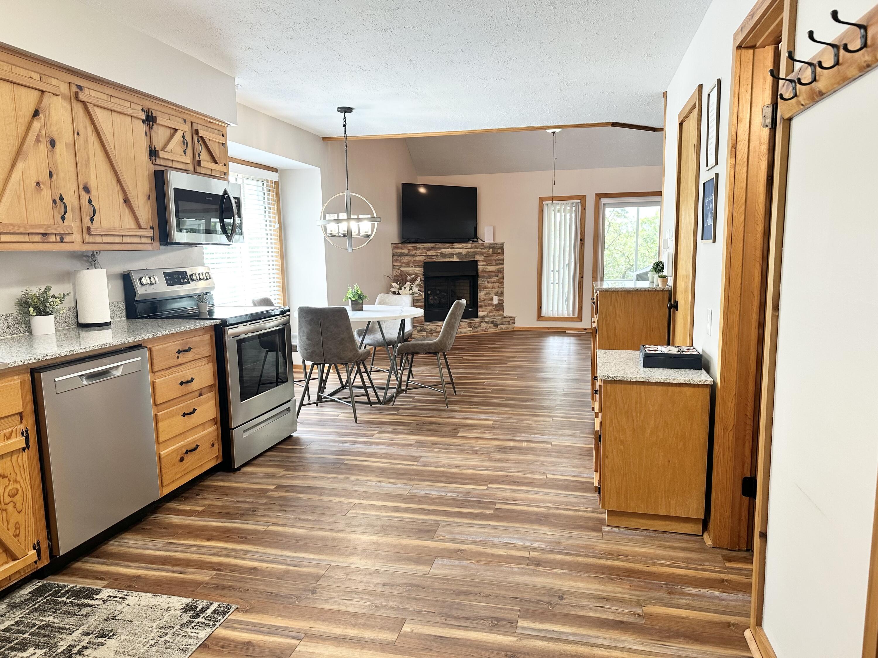 24804 Camelot Drive Property Photo 10