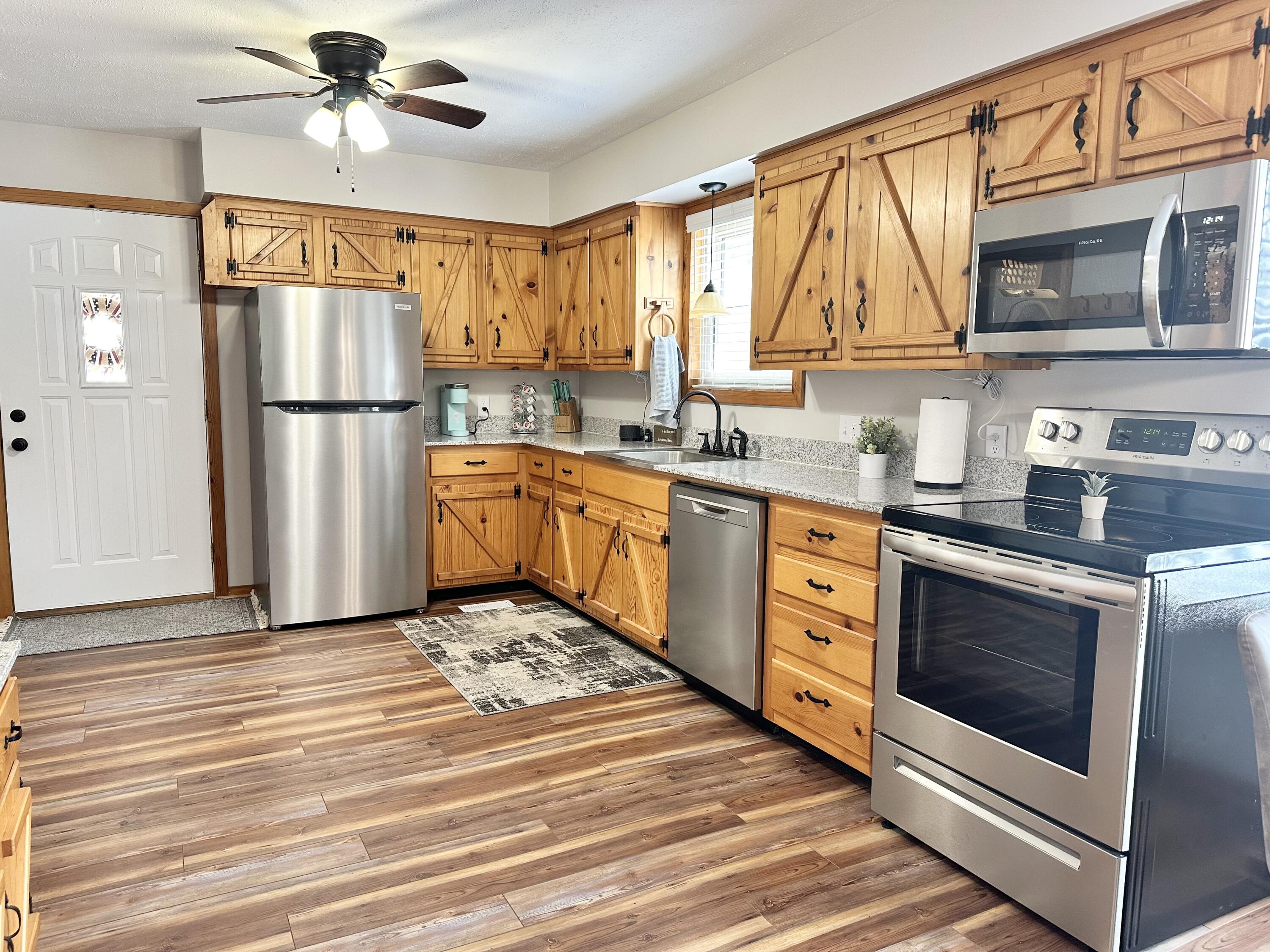 24804 Camelot Drive Property Photo 12