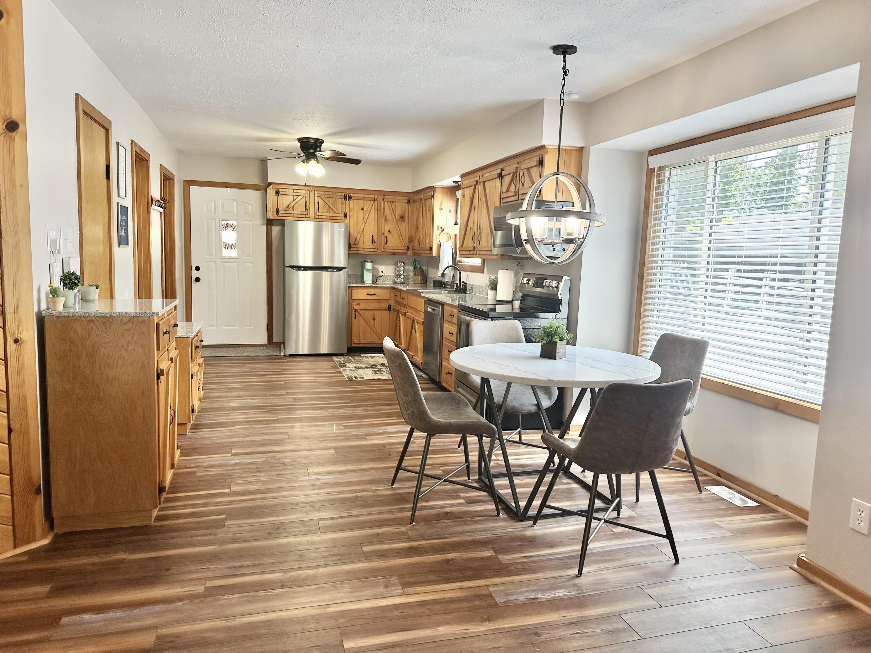 24804 Camelot Drive Property Photo 14