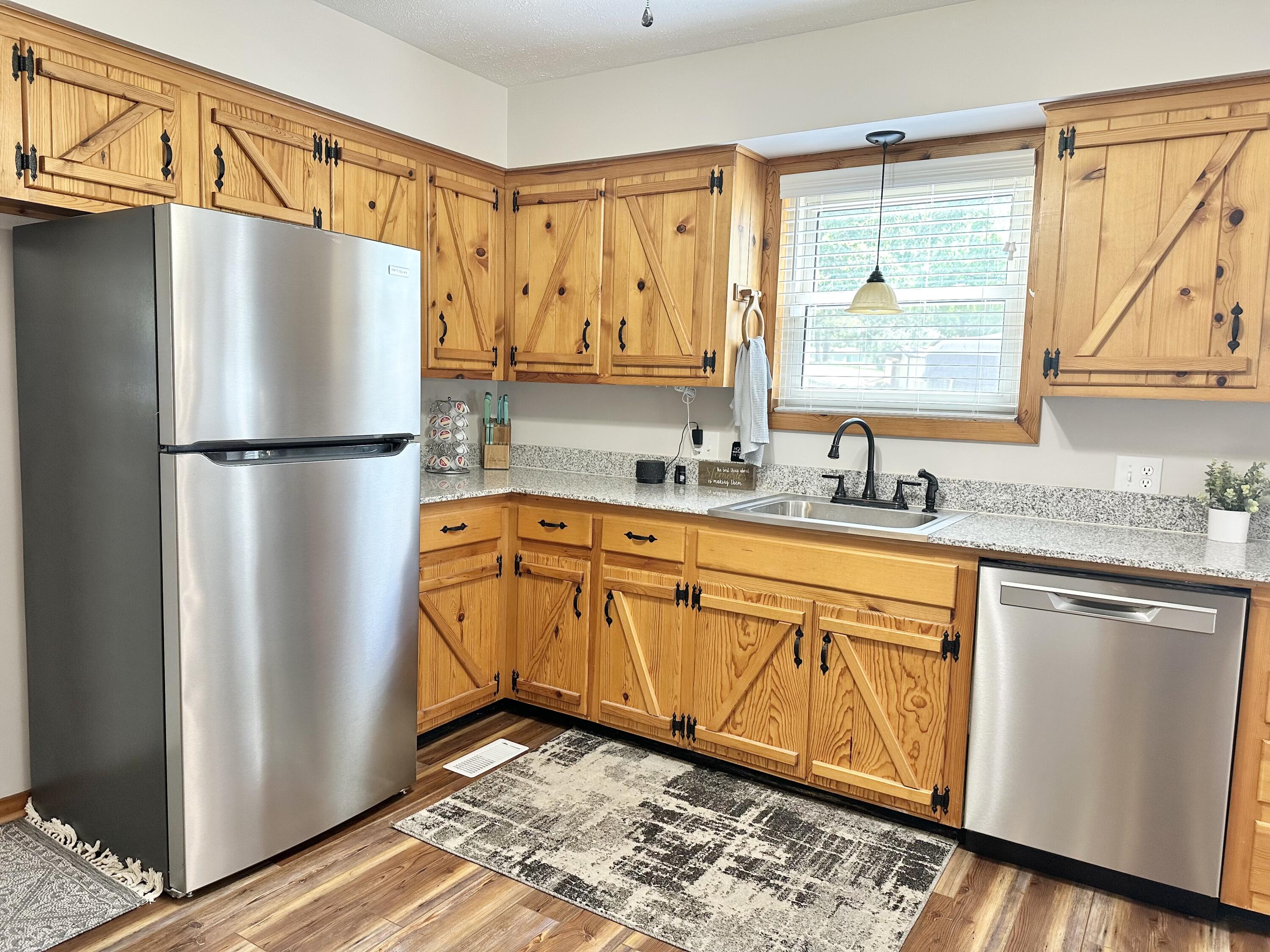 24804 Camelot Drive Property Photo 17