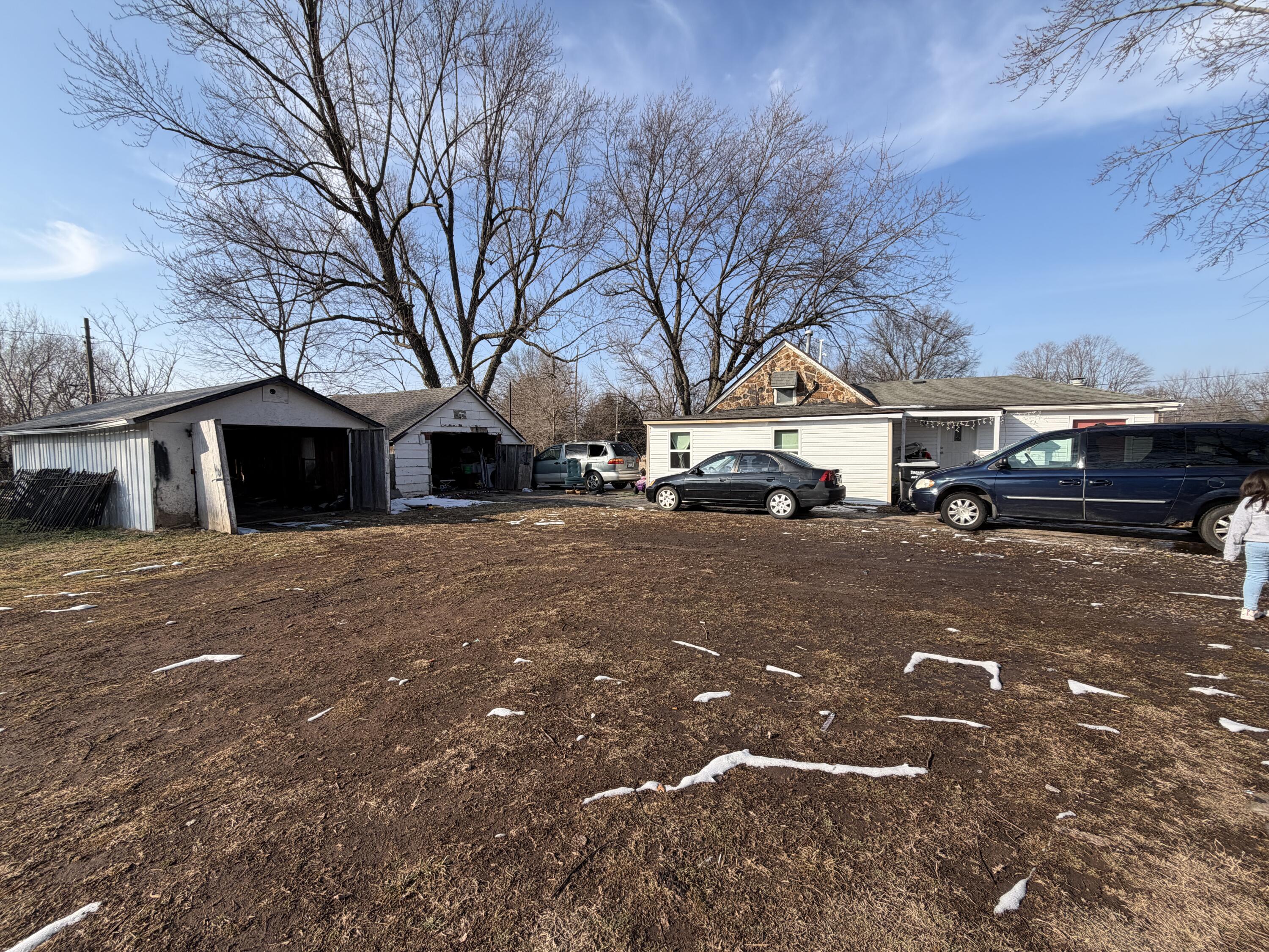 627 North Forest Avenue Property Photo 3