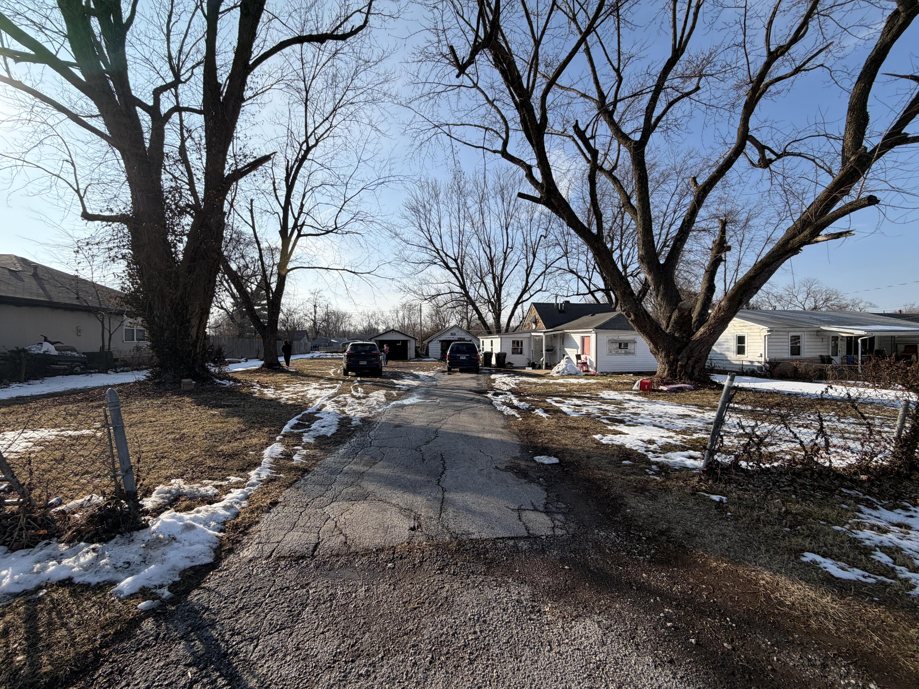 627 North Forest Avenue Property Photo 4