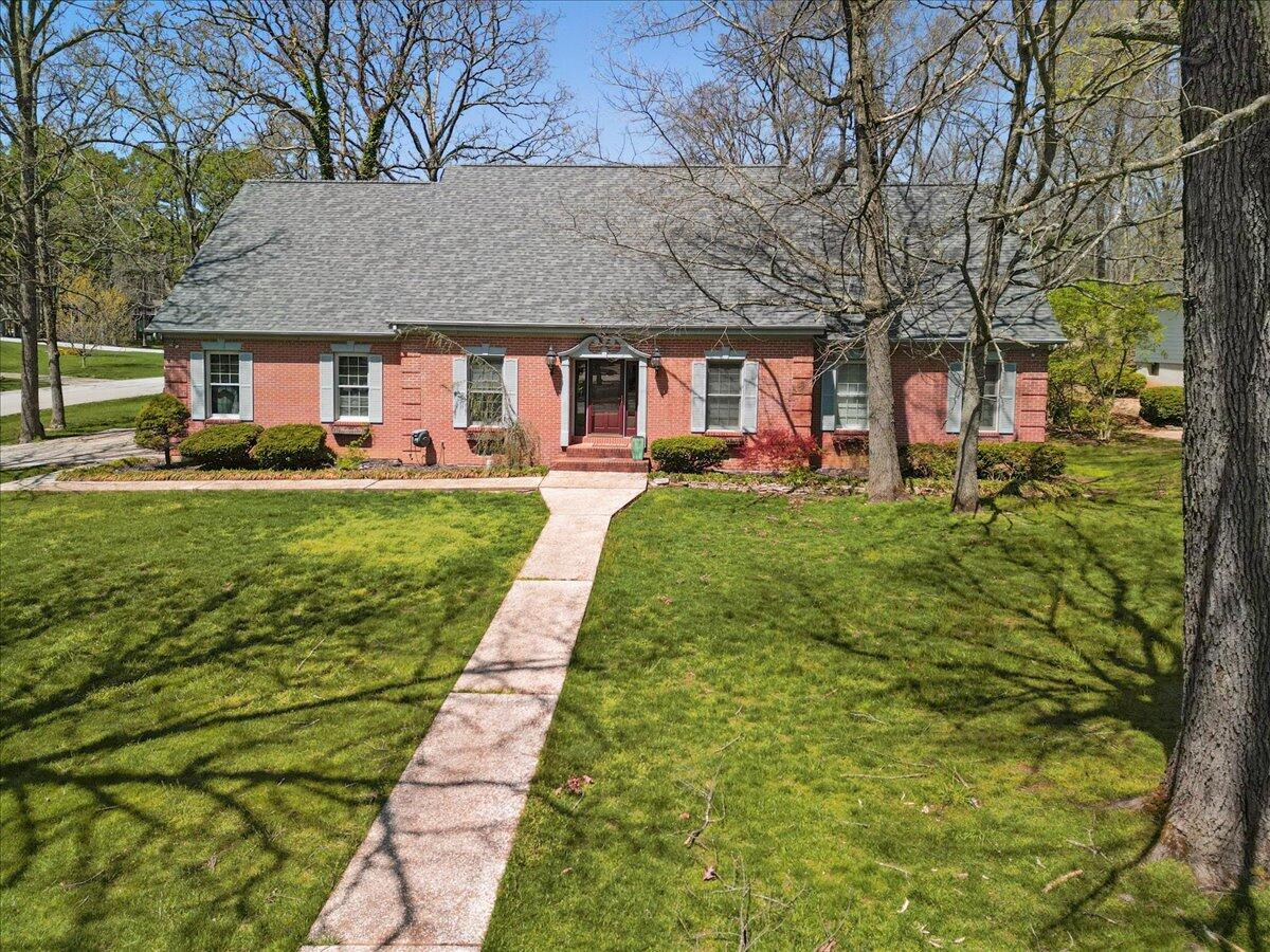 2111 Sycamore Drive Property Photo 3