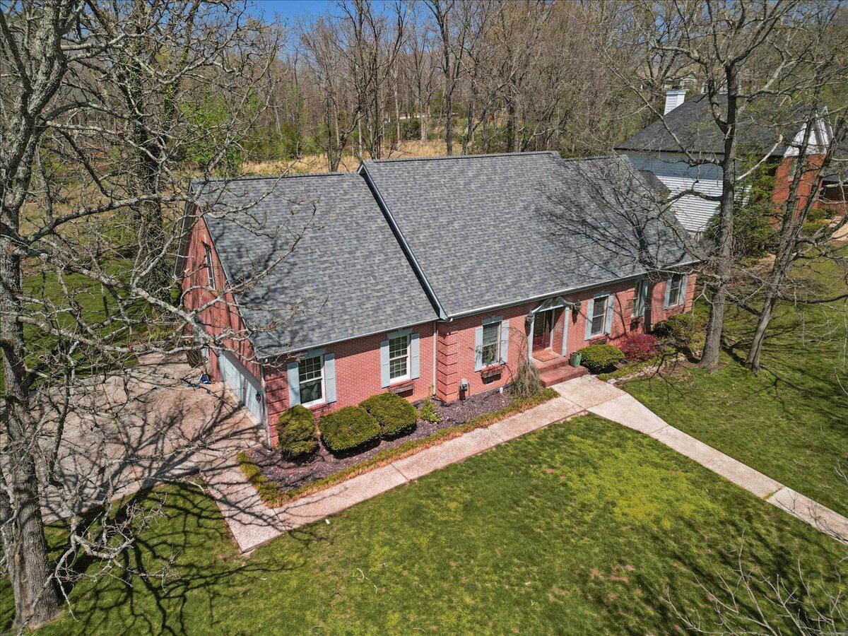 2111 Sycamore Drive Property Photo 4