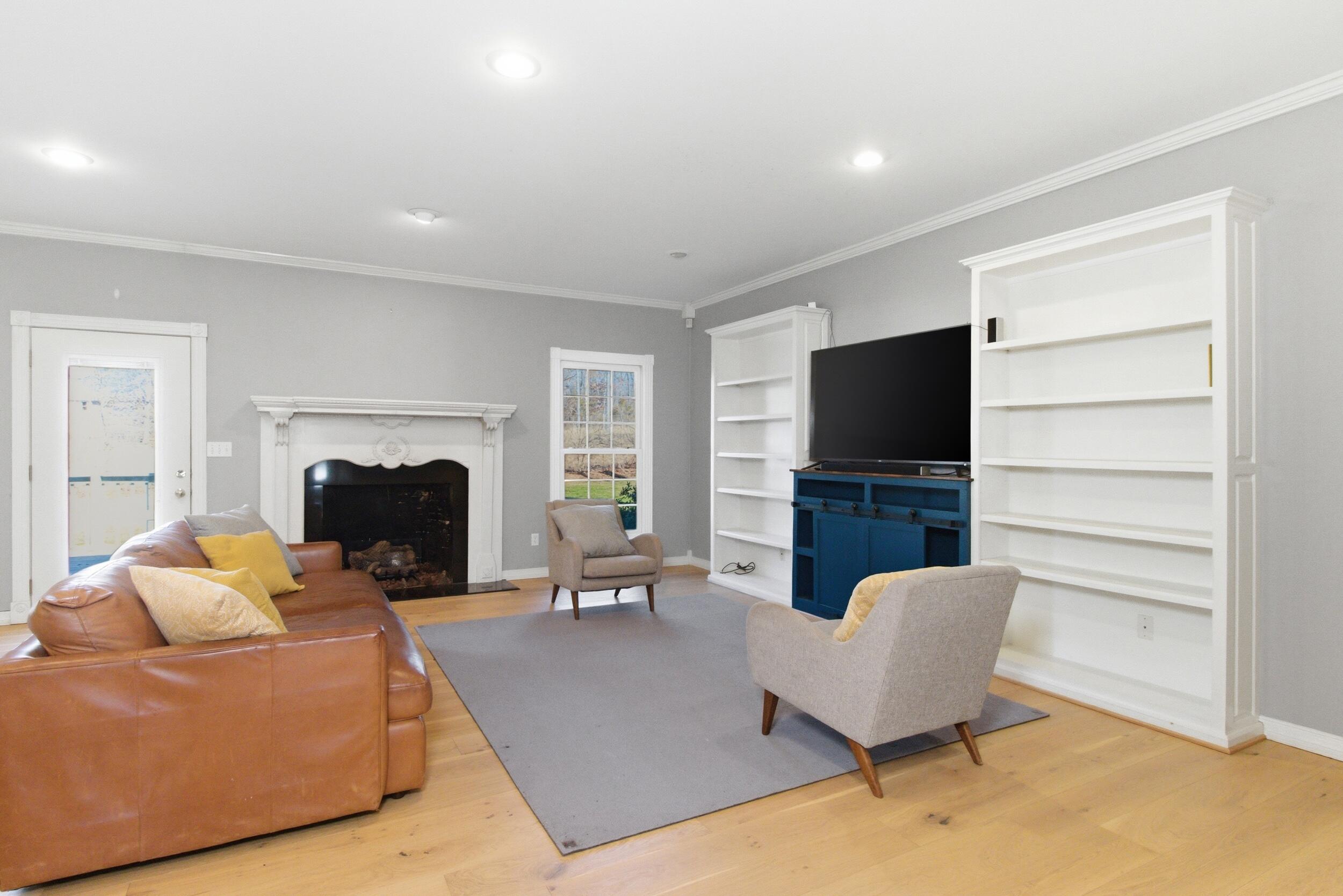 2111 Sycamore Drive Property Photo 7