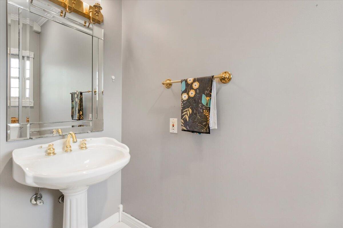 2111 Sycamore Drive Property Photo 22