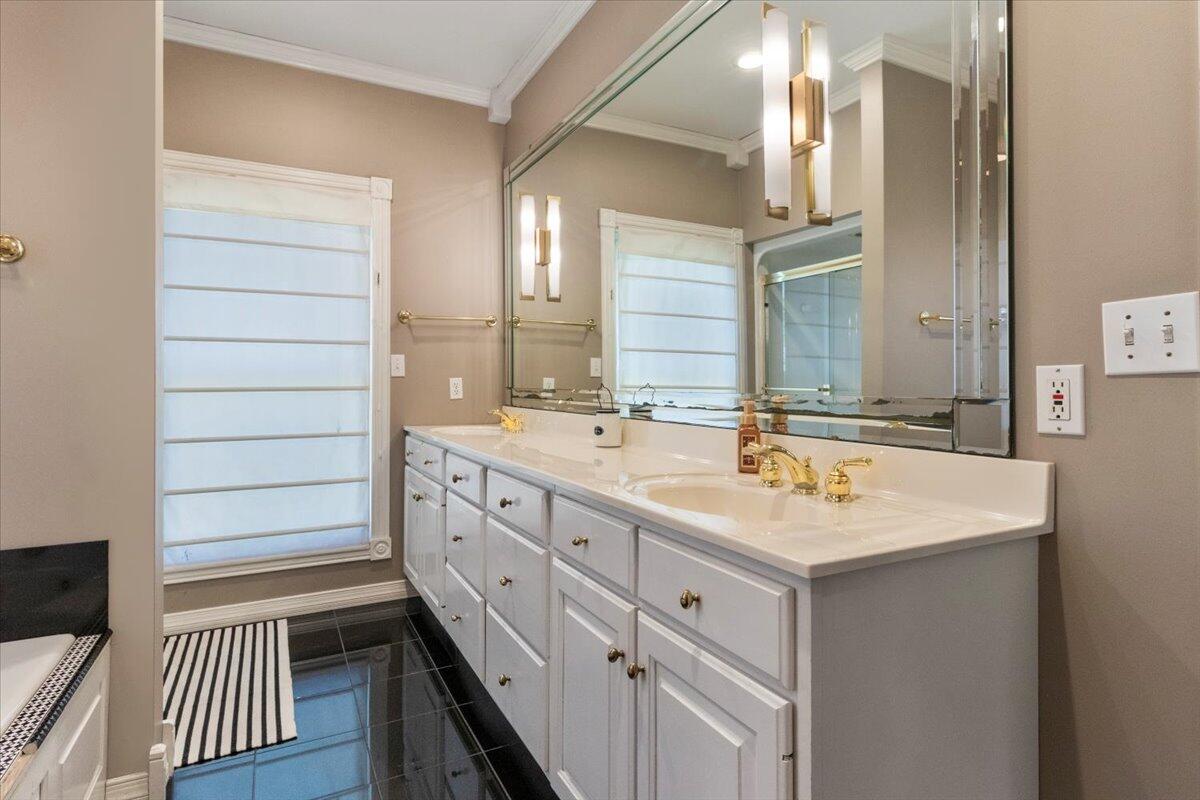 2111 Sycamore Drive Property Photo 27