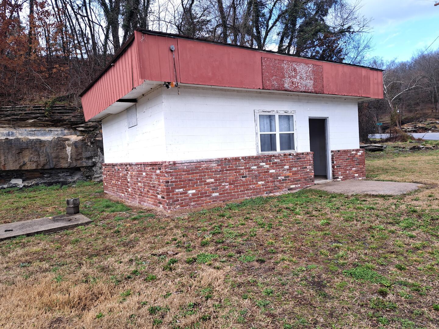 101 Ee Highway Property Photo 1