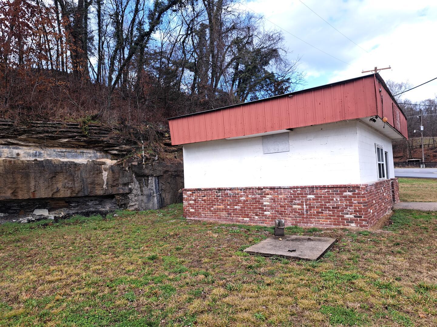101 Ee Highway Property Photo 2