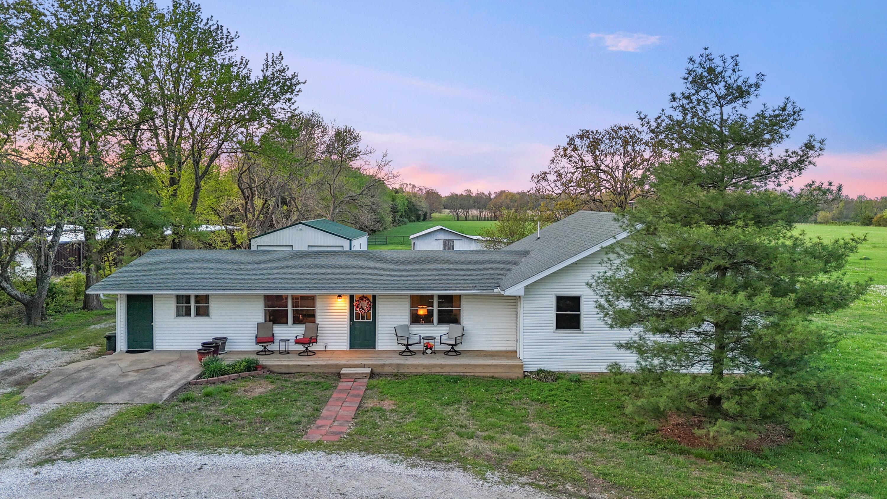9125 Farm Road 2140 Property Photo 1