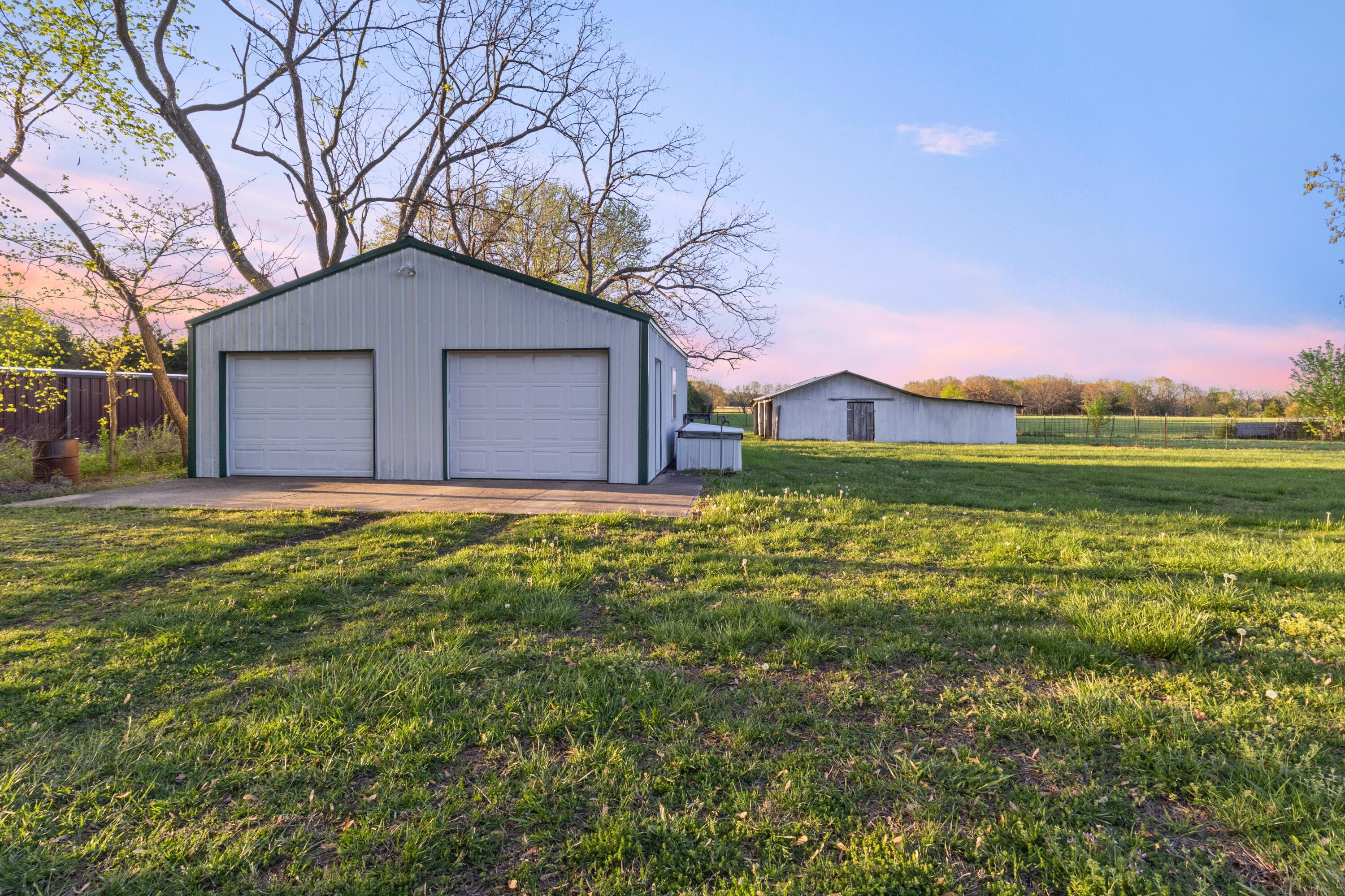 9125 Farm Road 2140 Property Photo 5