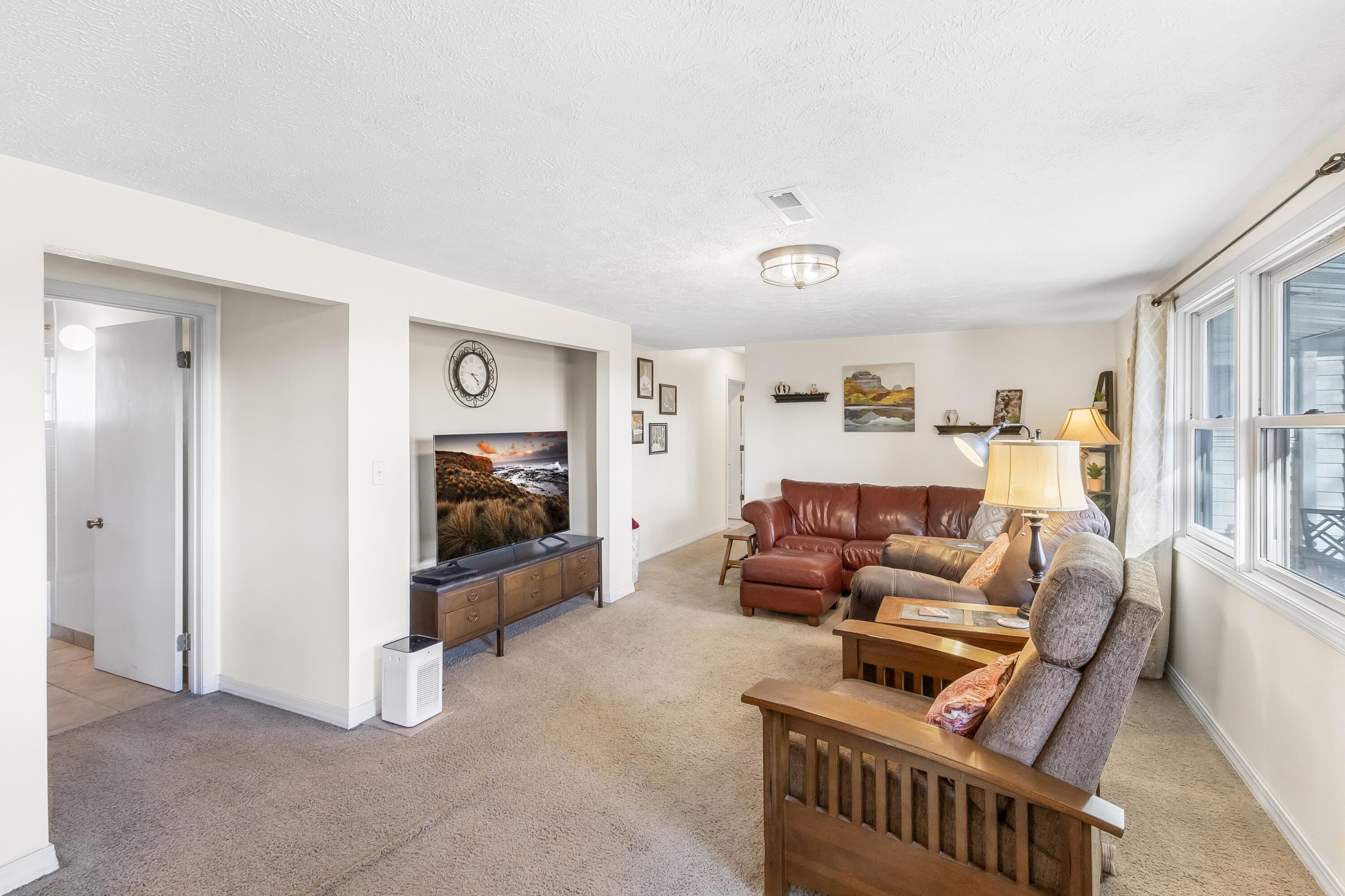 9125 Farm Road 2140 Property Photo 8