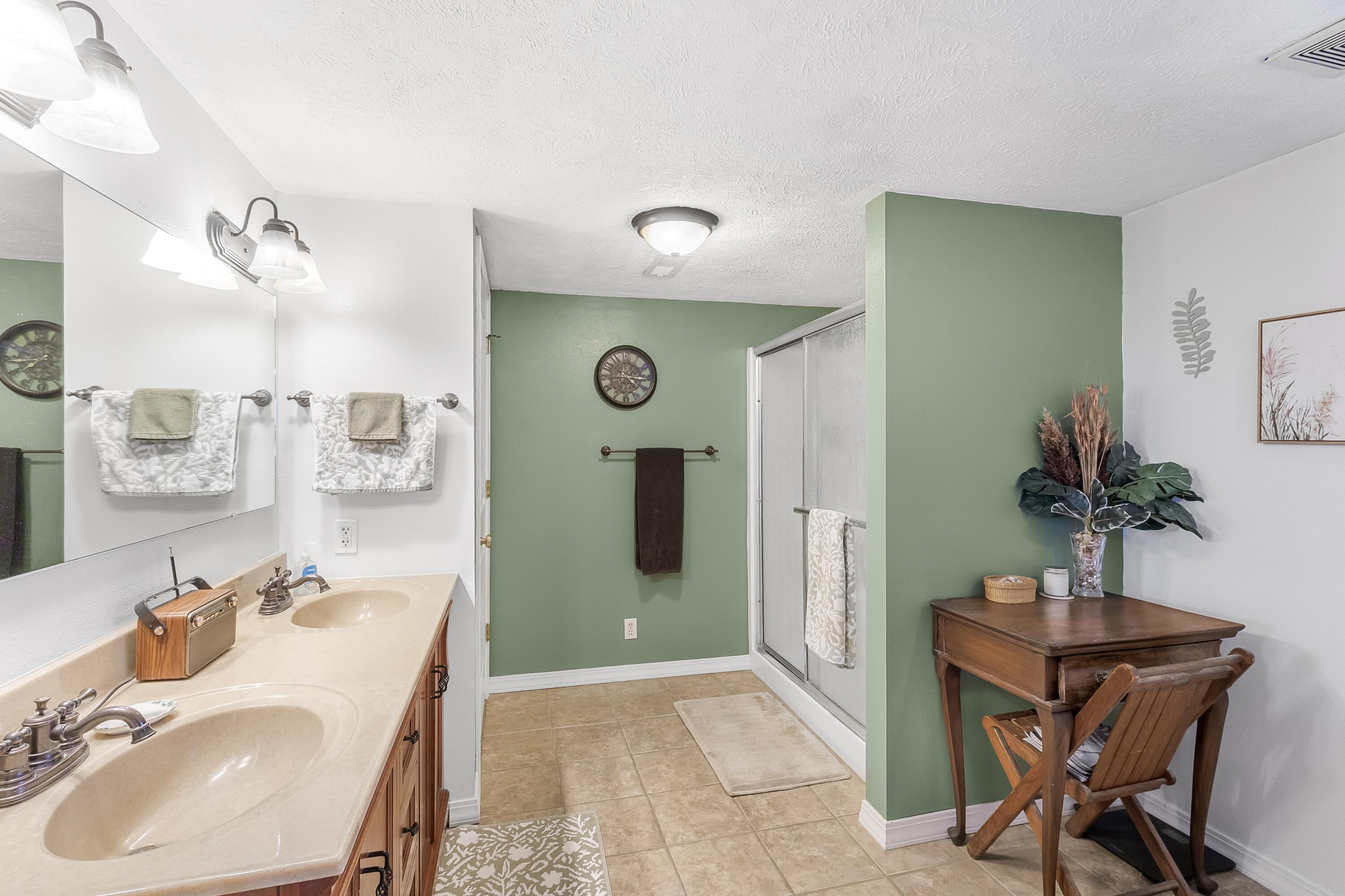 9125 Farm Road 2140 Property Photo 14
