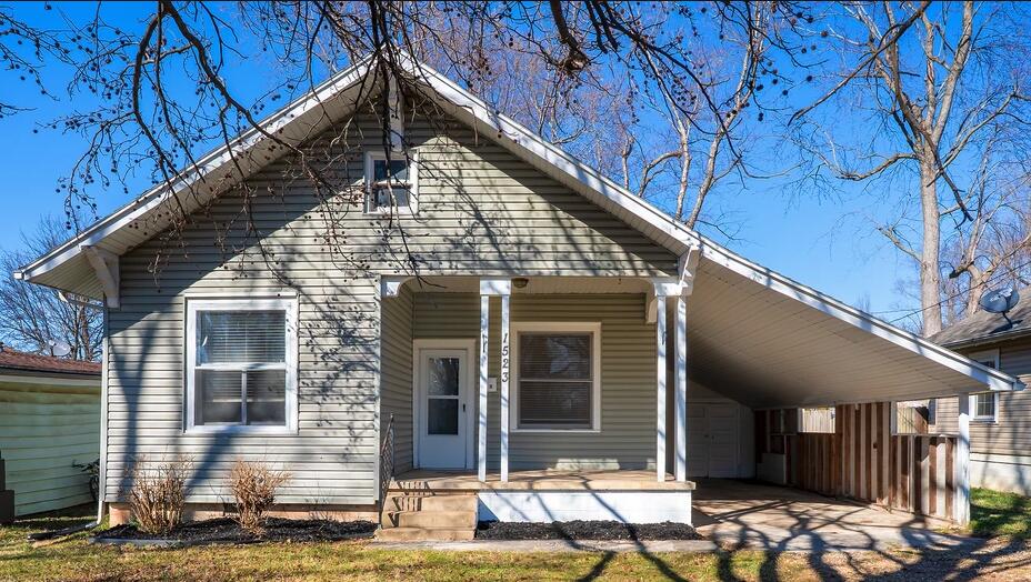 1523 East Lindberg Street Property Photo 1