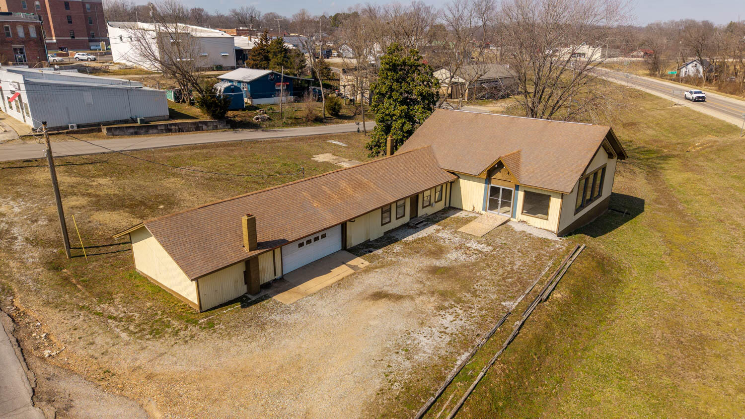 105 Couch Street Property Photo 4
