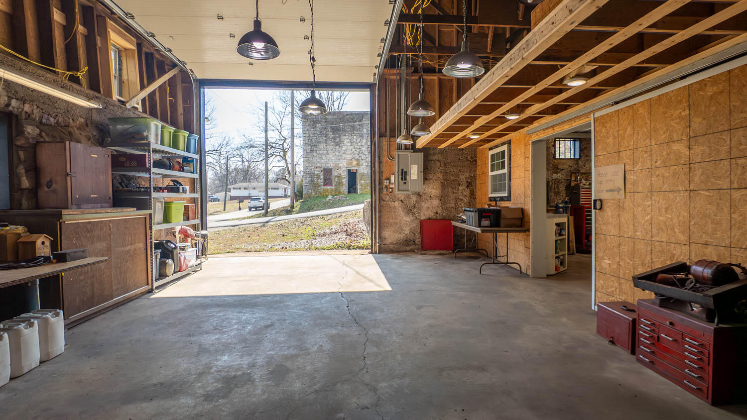 105 Couch Street Property Photo 15
