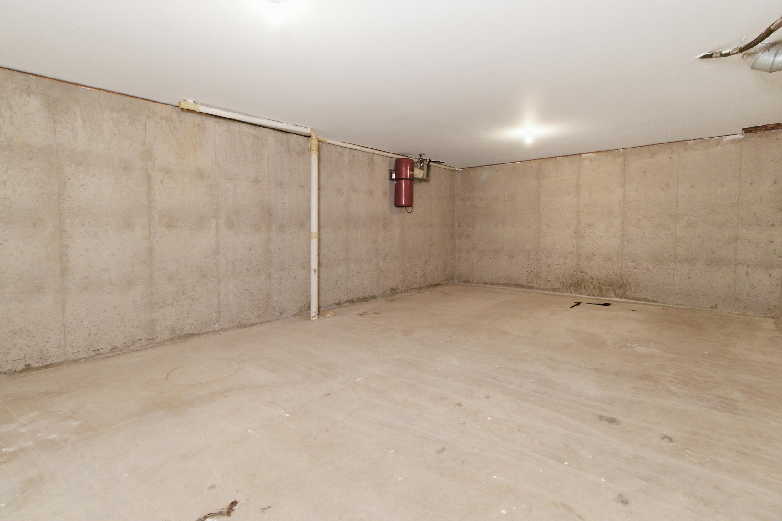 15556 Slab Spring Drive Property Photo 27