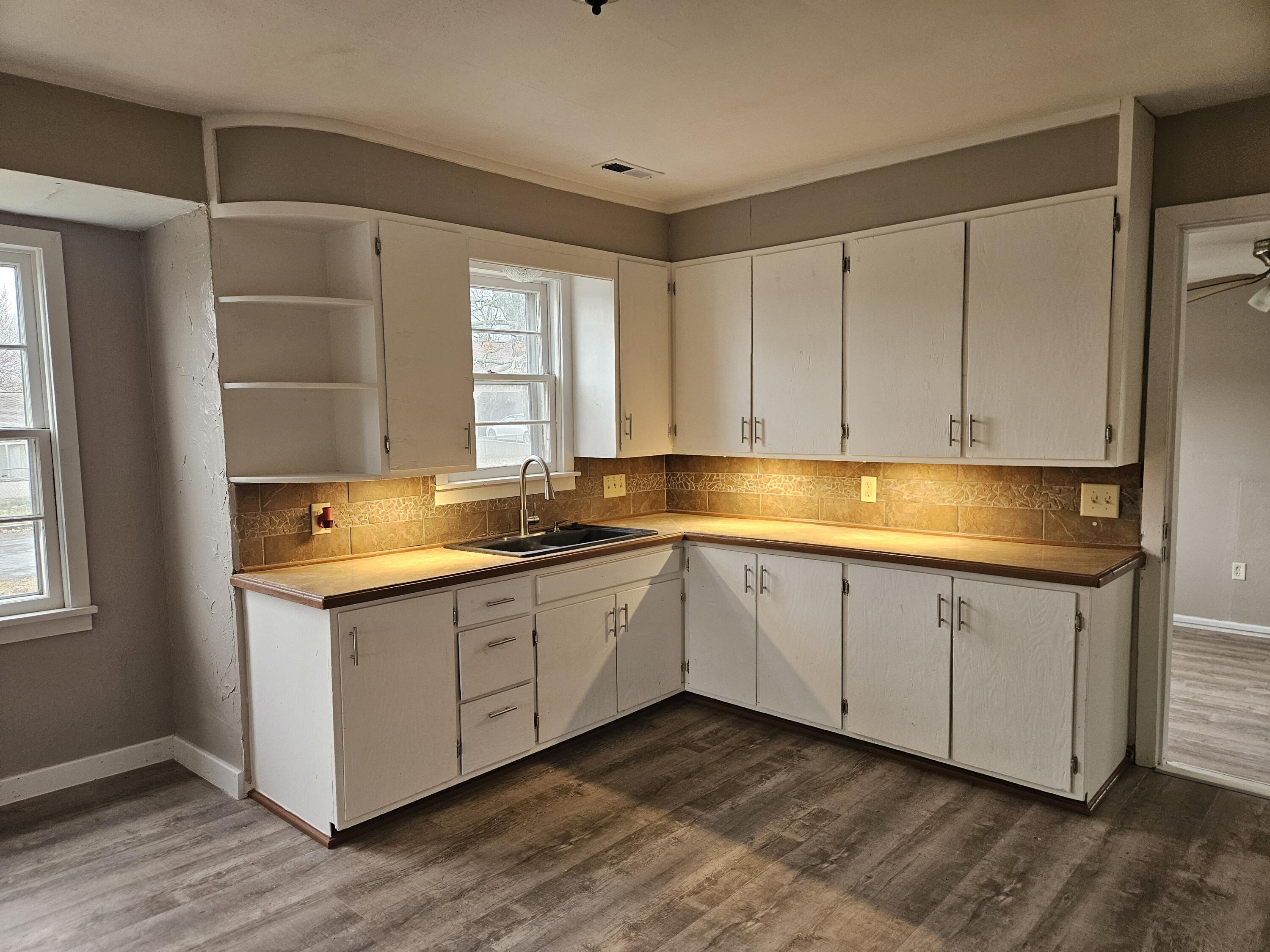 427 North Mcmillan Avenue Property Photo 8