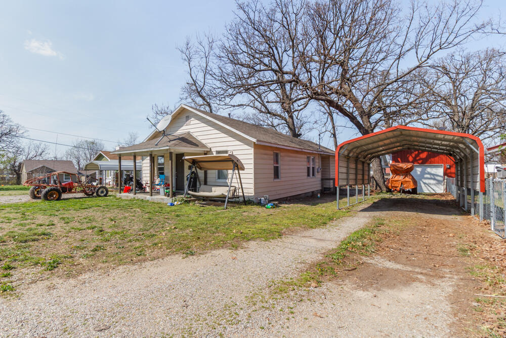 209 South Park Manor Boulevard Property Photo 3