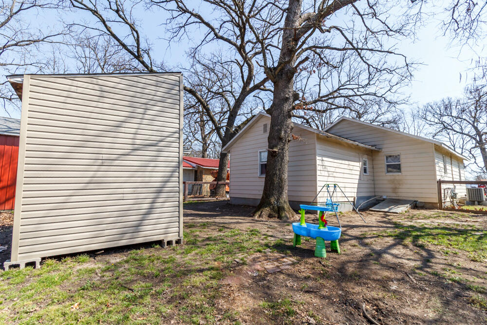 209 South Park Manor Boulevard Property Photo 24