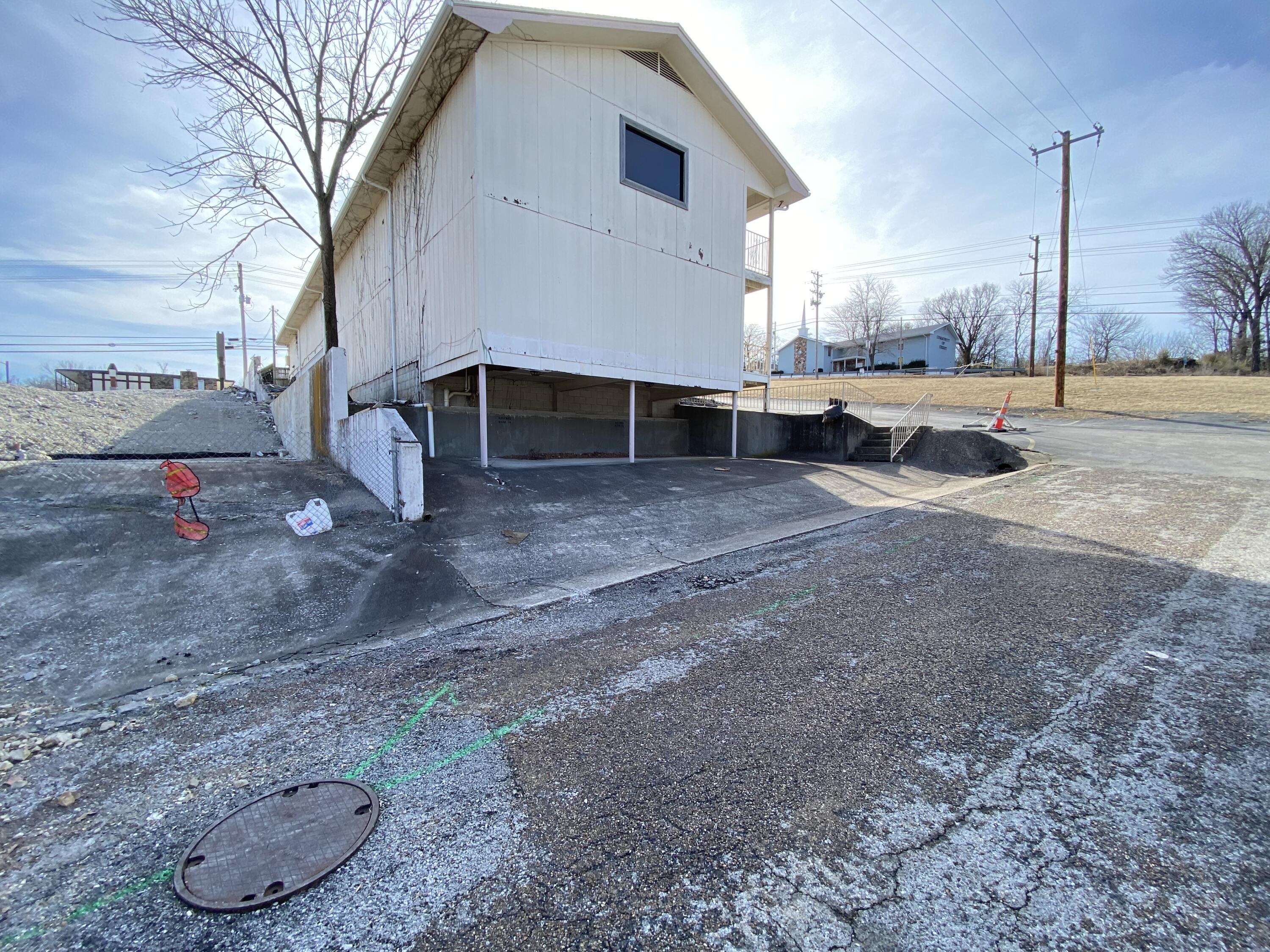1033 West Main Street Property Photo 14