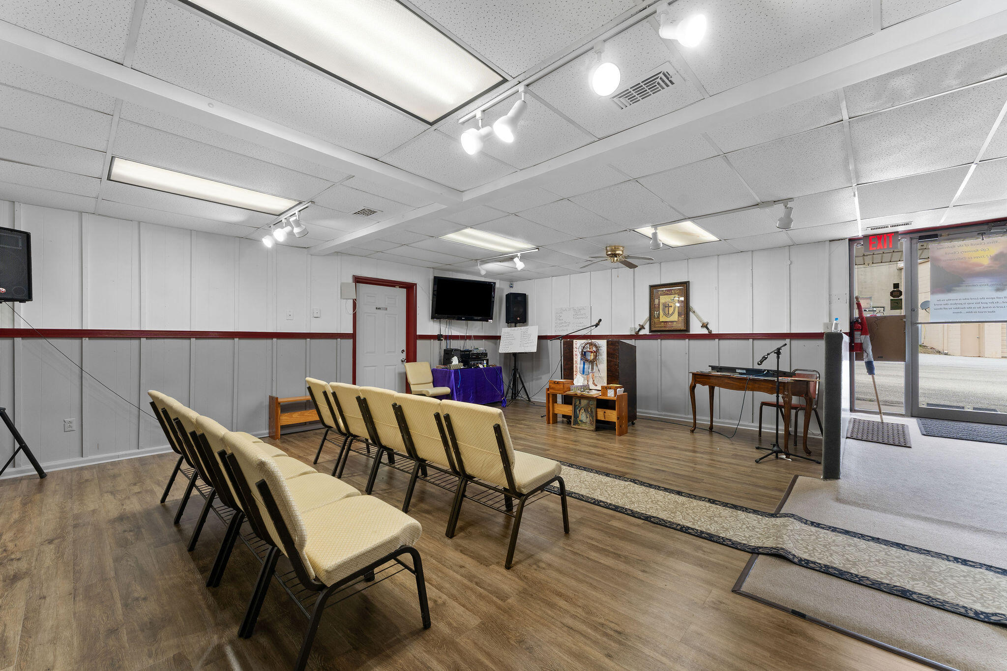 210 Shadowrock Drive Property Photo 3