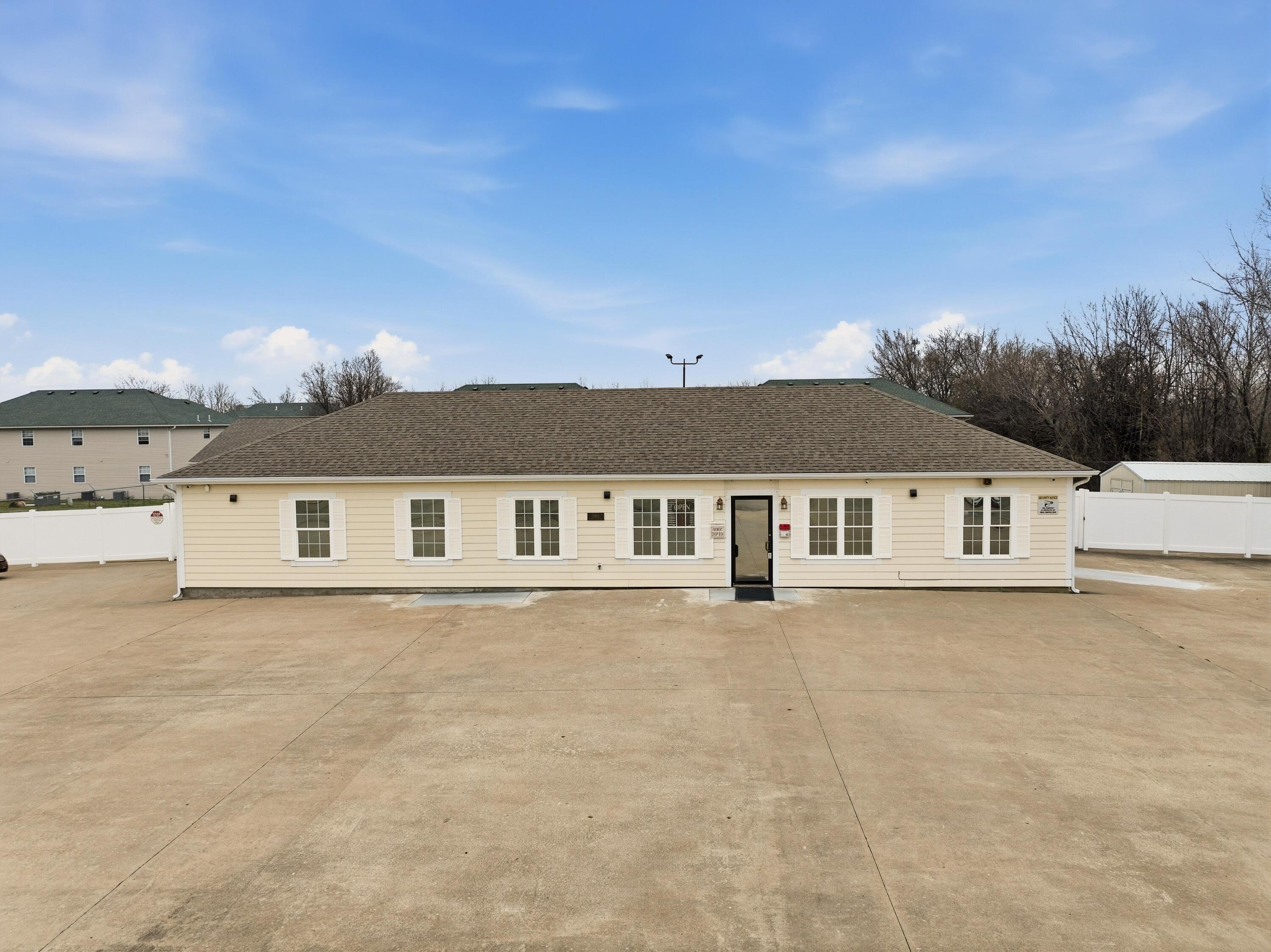 3203 North Rangeline Road Property Photo 1