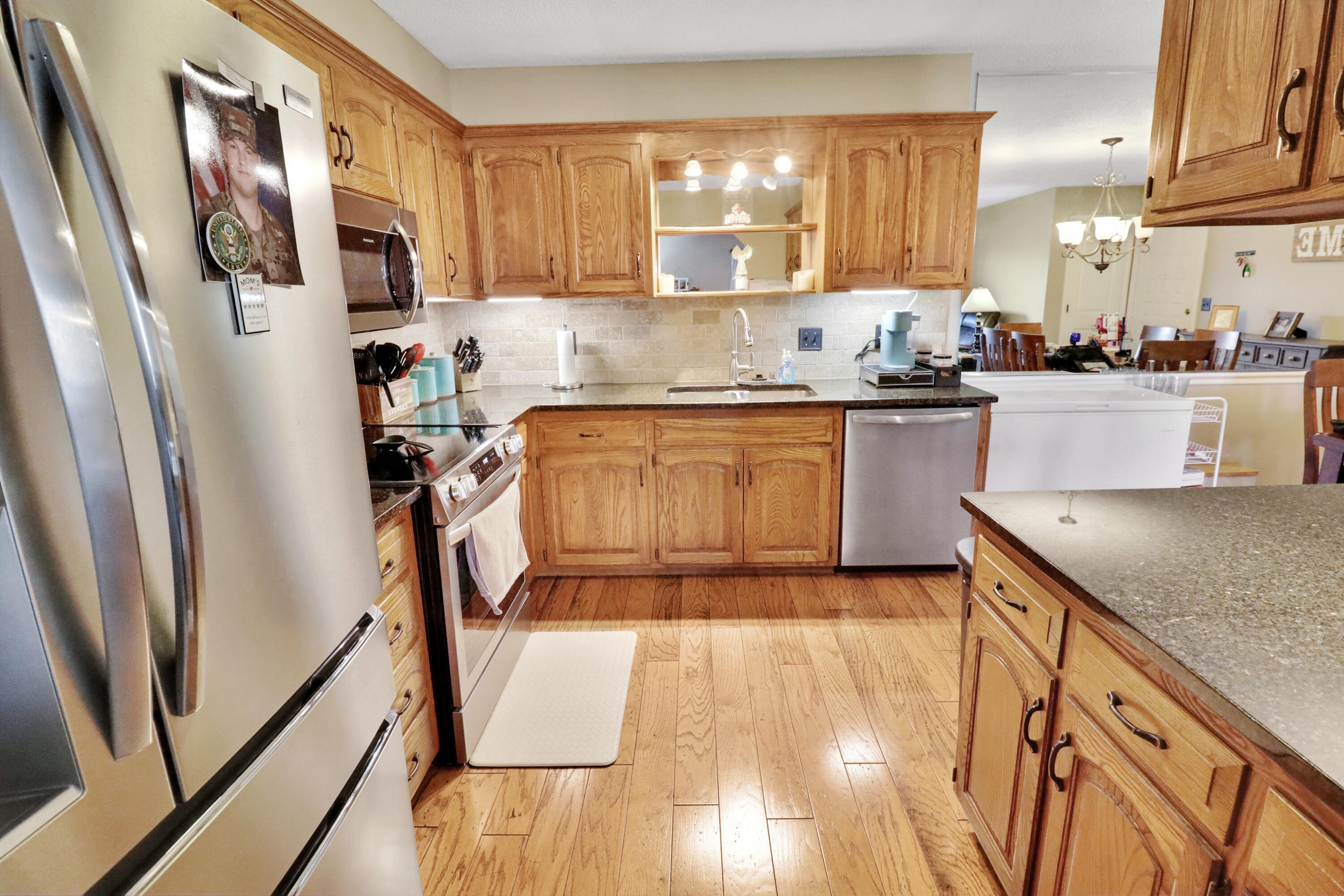 120 Wilshire Drive Unit 17 Property Photo 8