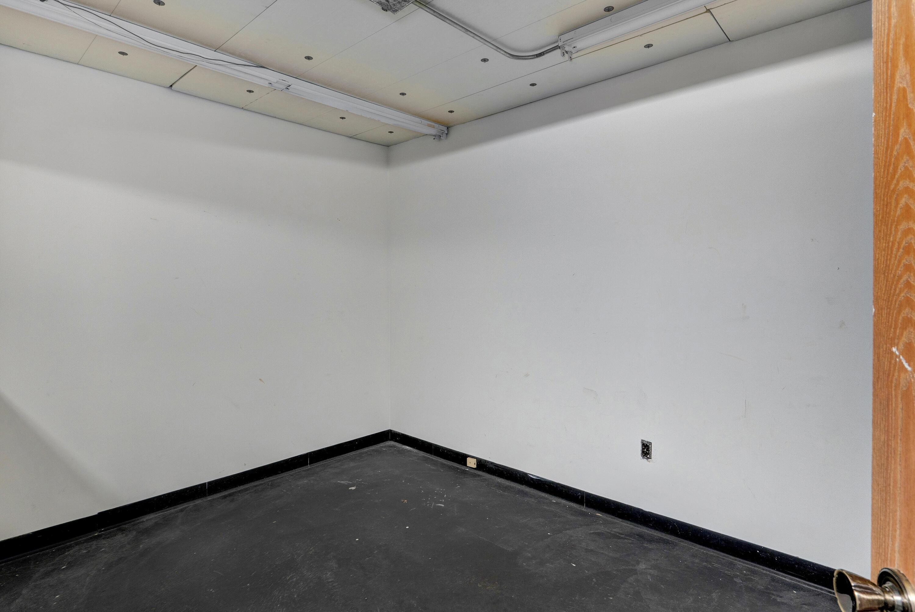 532 East Walnut Street Property Photo 33