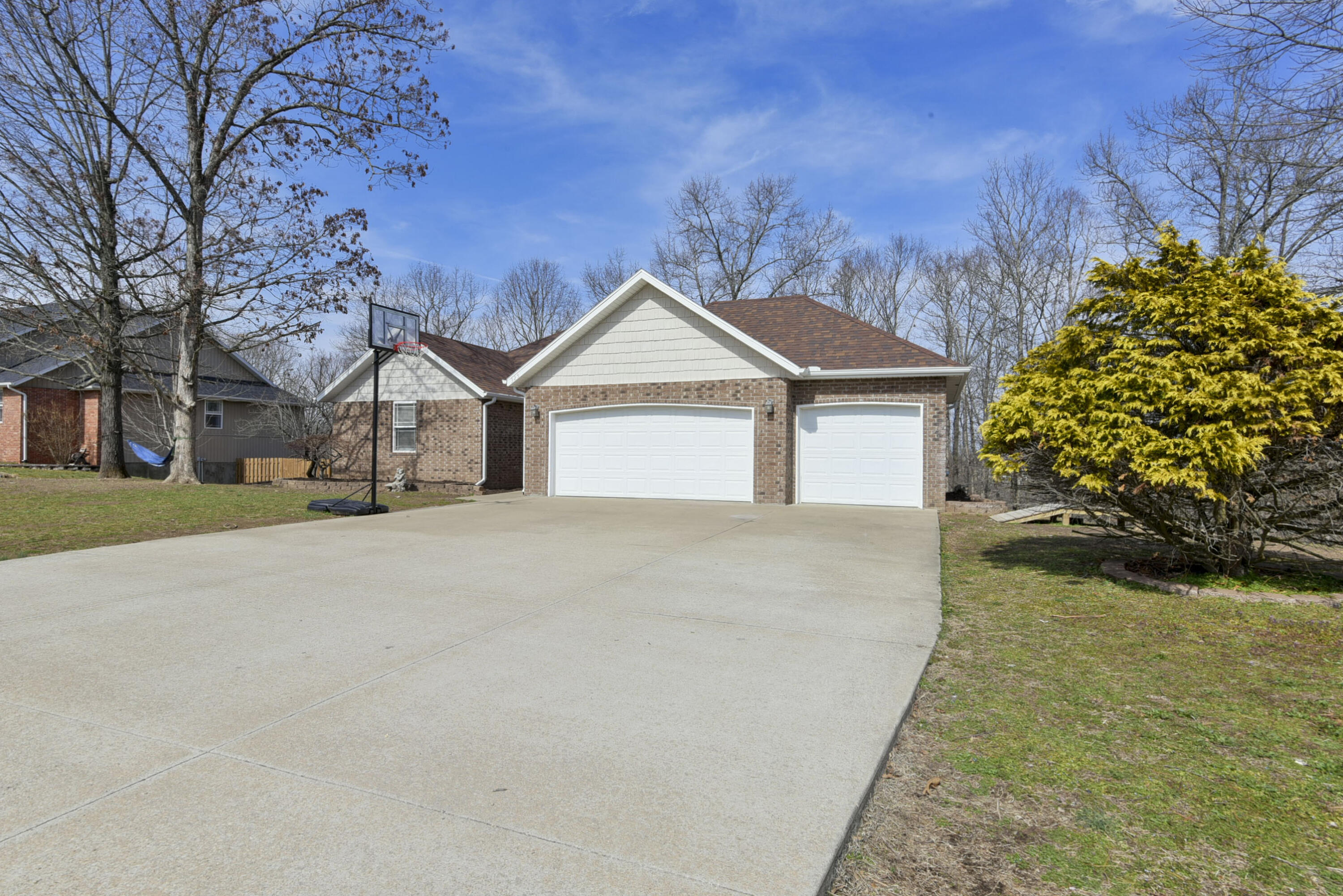 325 Southview Drive Property Photo 2