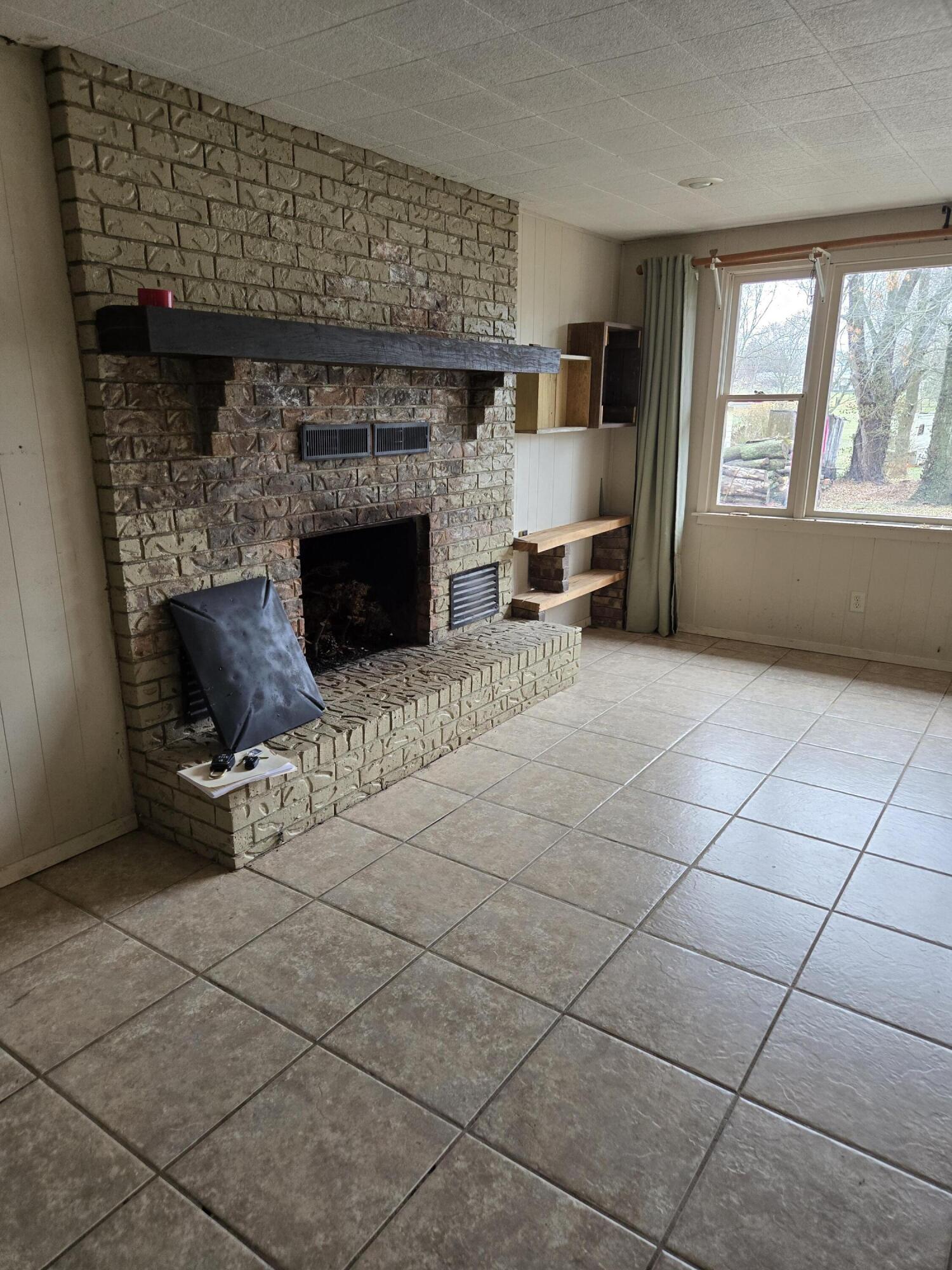 19304 Hillcrest Lane Property Photo 7
