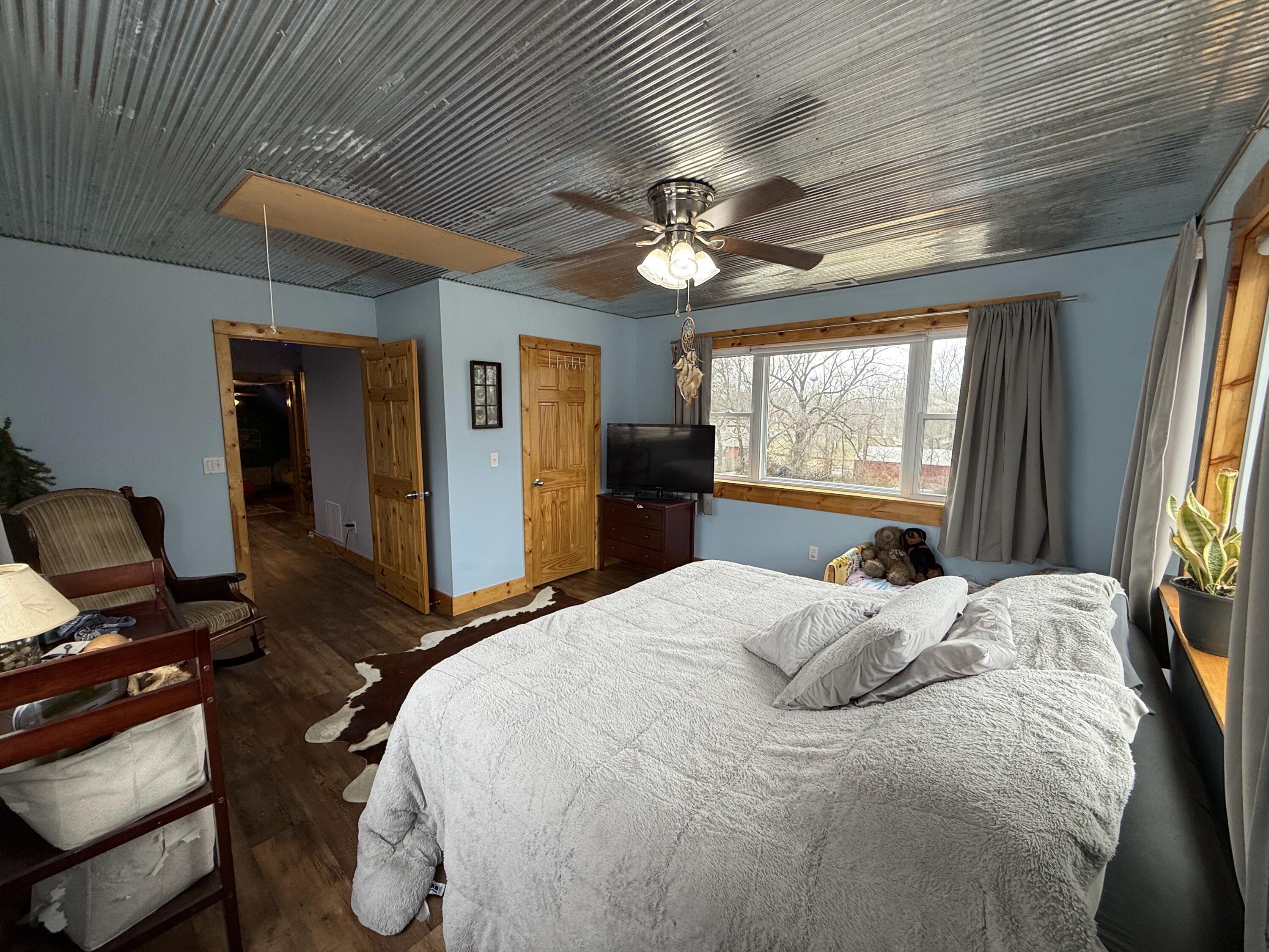 615 West Benton Street Property Photo 33
