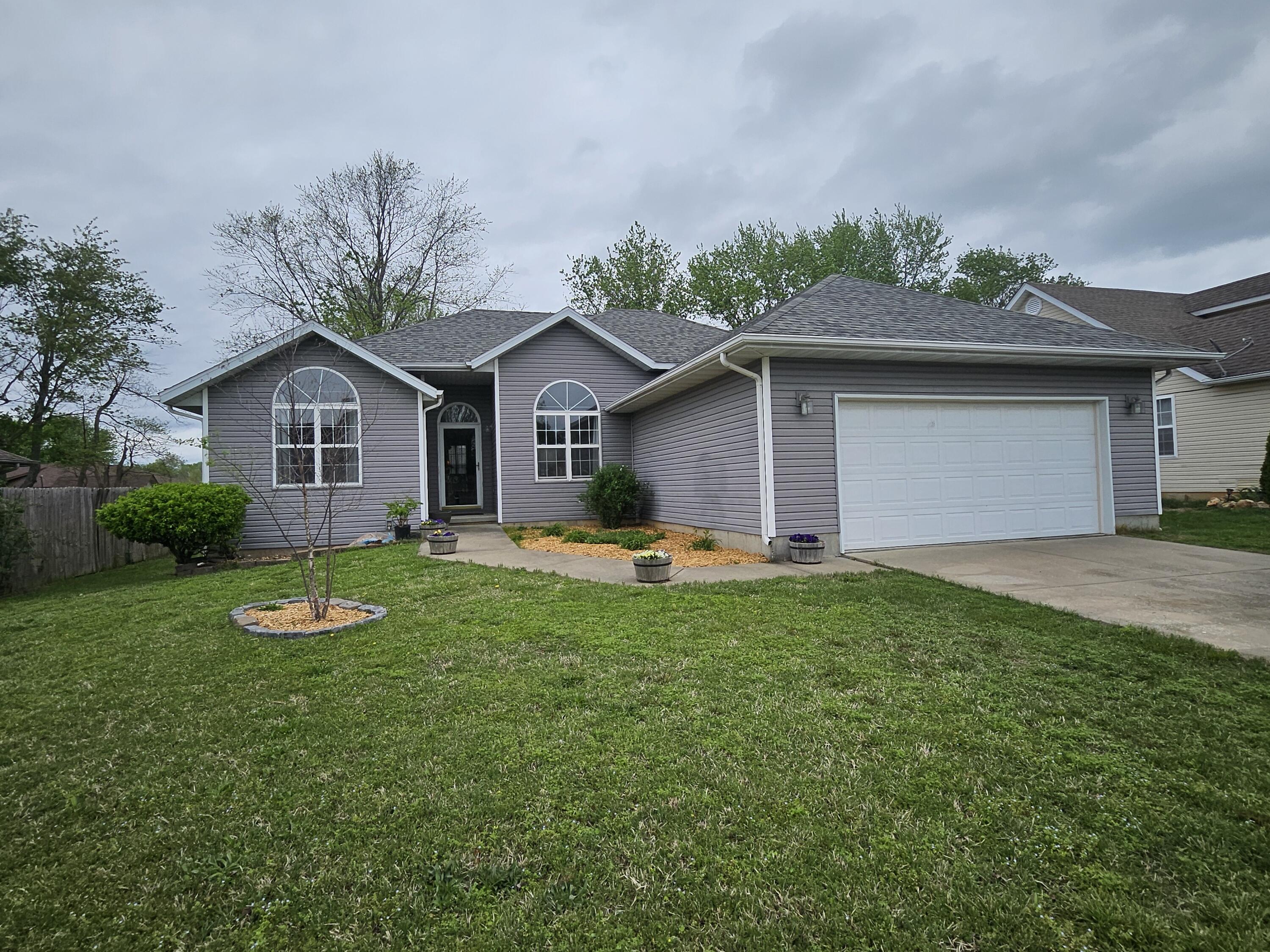 102 Kingsley Drive Property Photo 1