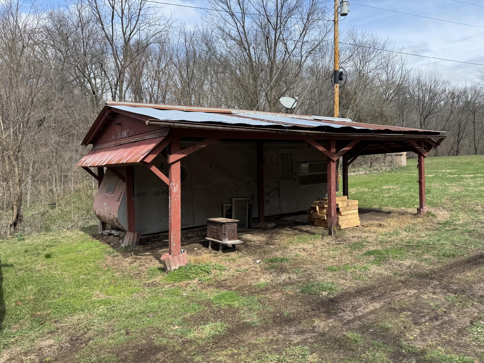 421 Farm Road 2160 Property Photo 18