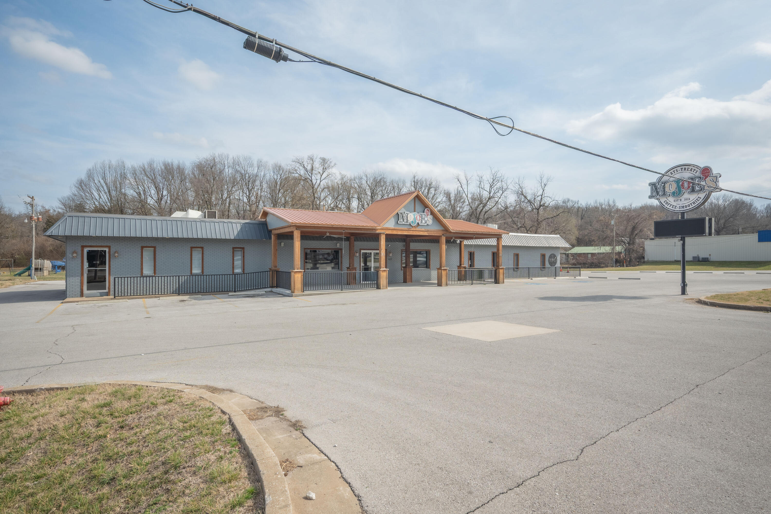 925 & 929 South Neosho Boulevard Property Photo 4