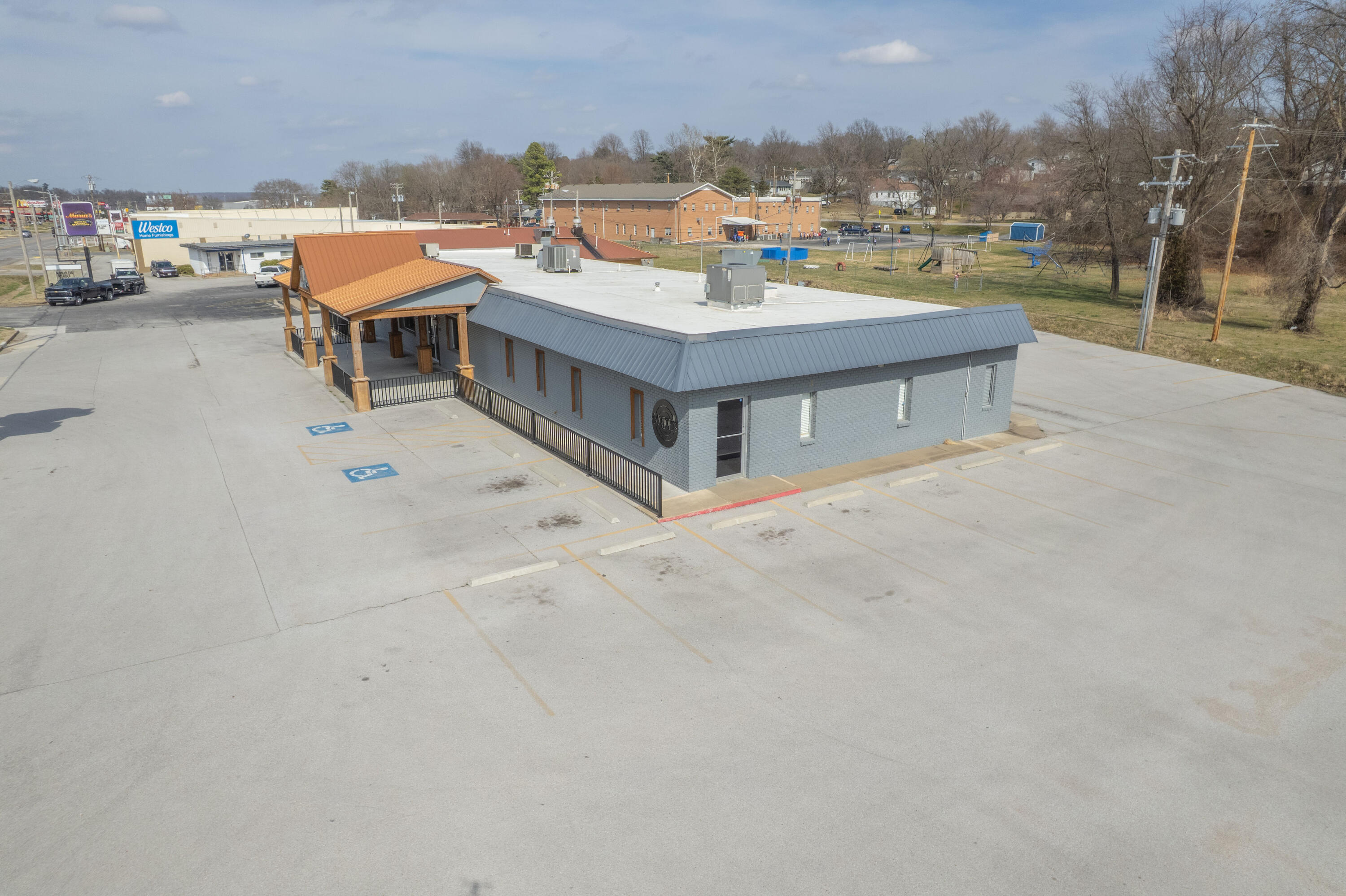 925 & 929 South Neosho Boulevard Property Photo 13