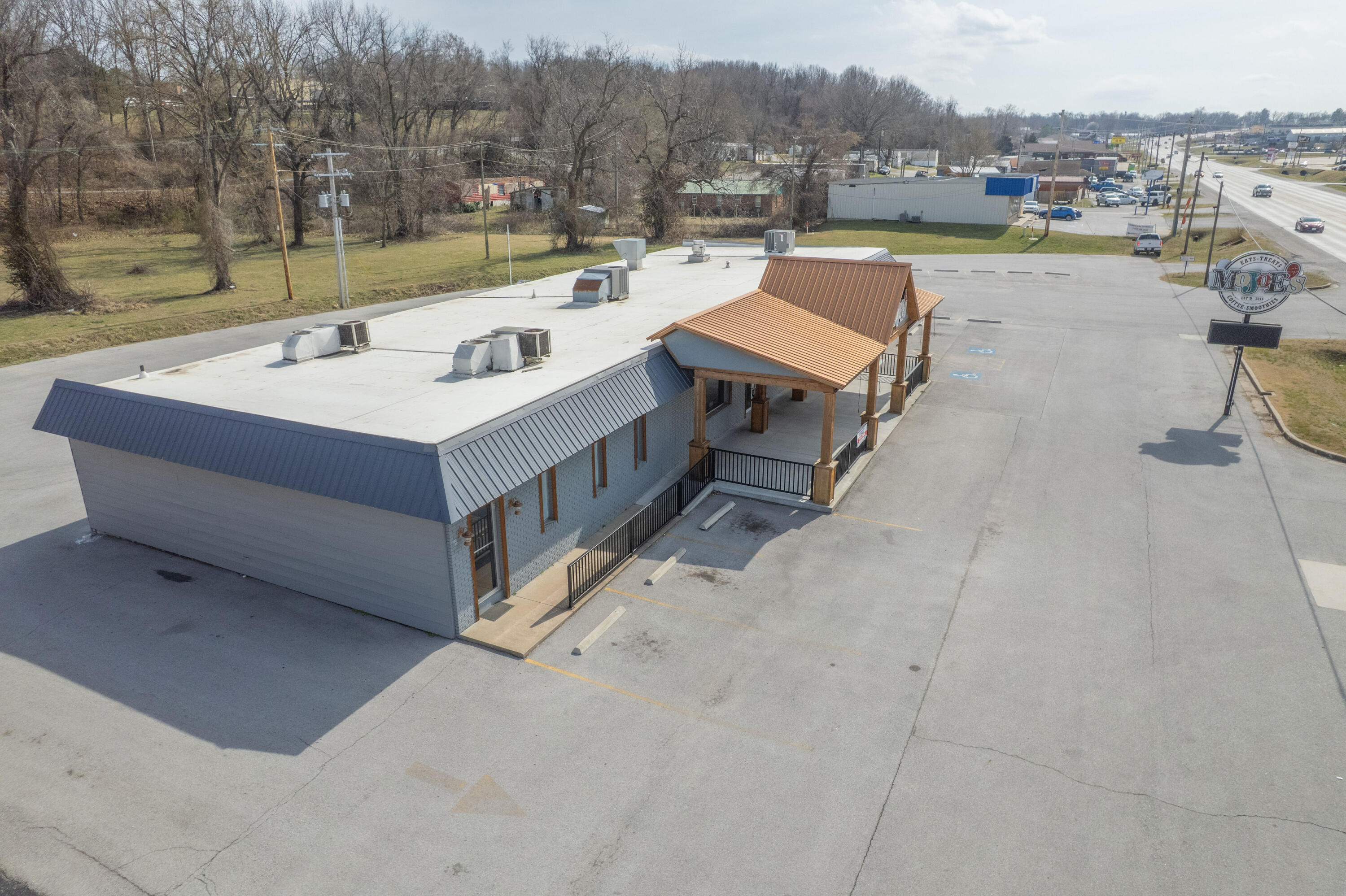 925 & 929 South Neosho Boulevard Property Photo 14