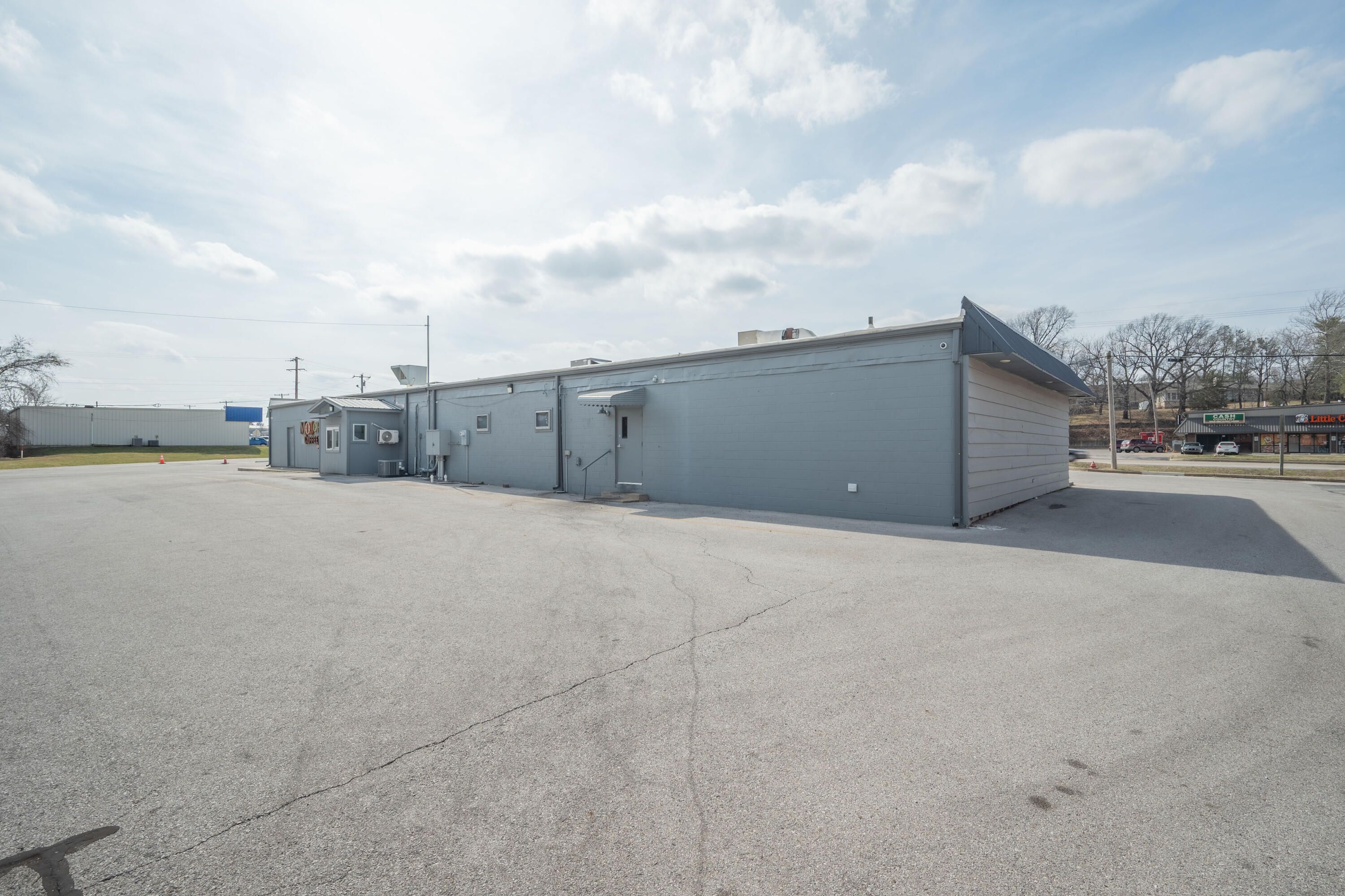 925 & 929 South Neosho Boulevard Property Photo 16